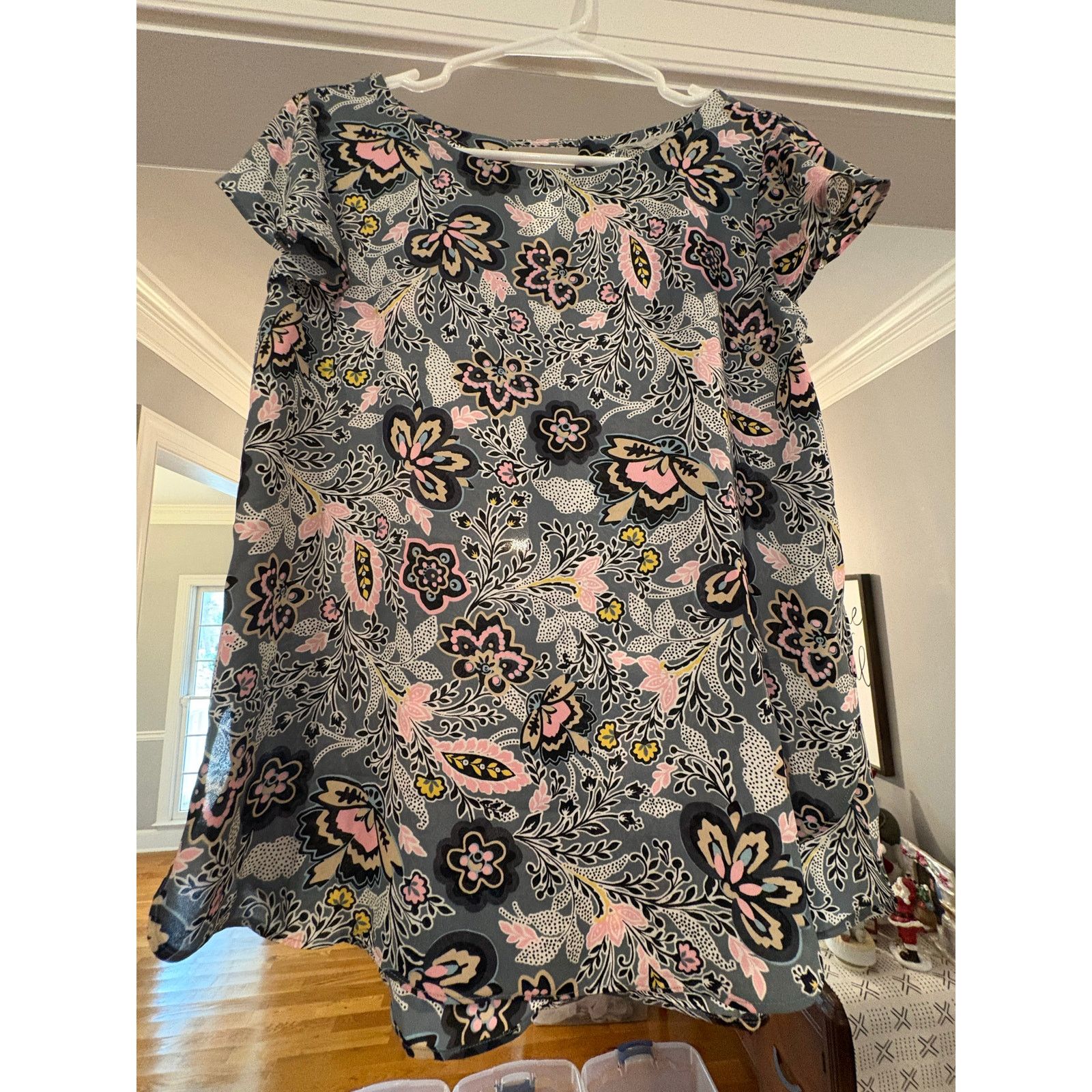 Loft LOFT Outlet Floral Blouse Women’s XS Gray Pink Short Sleeve Size XS / US 0-2 / IT 36-38 - 2 Thumbnail