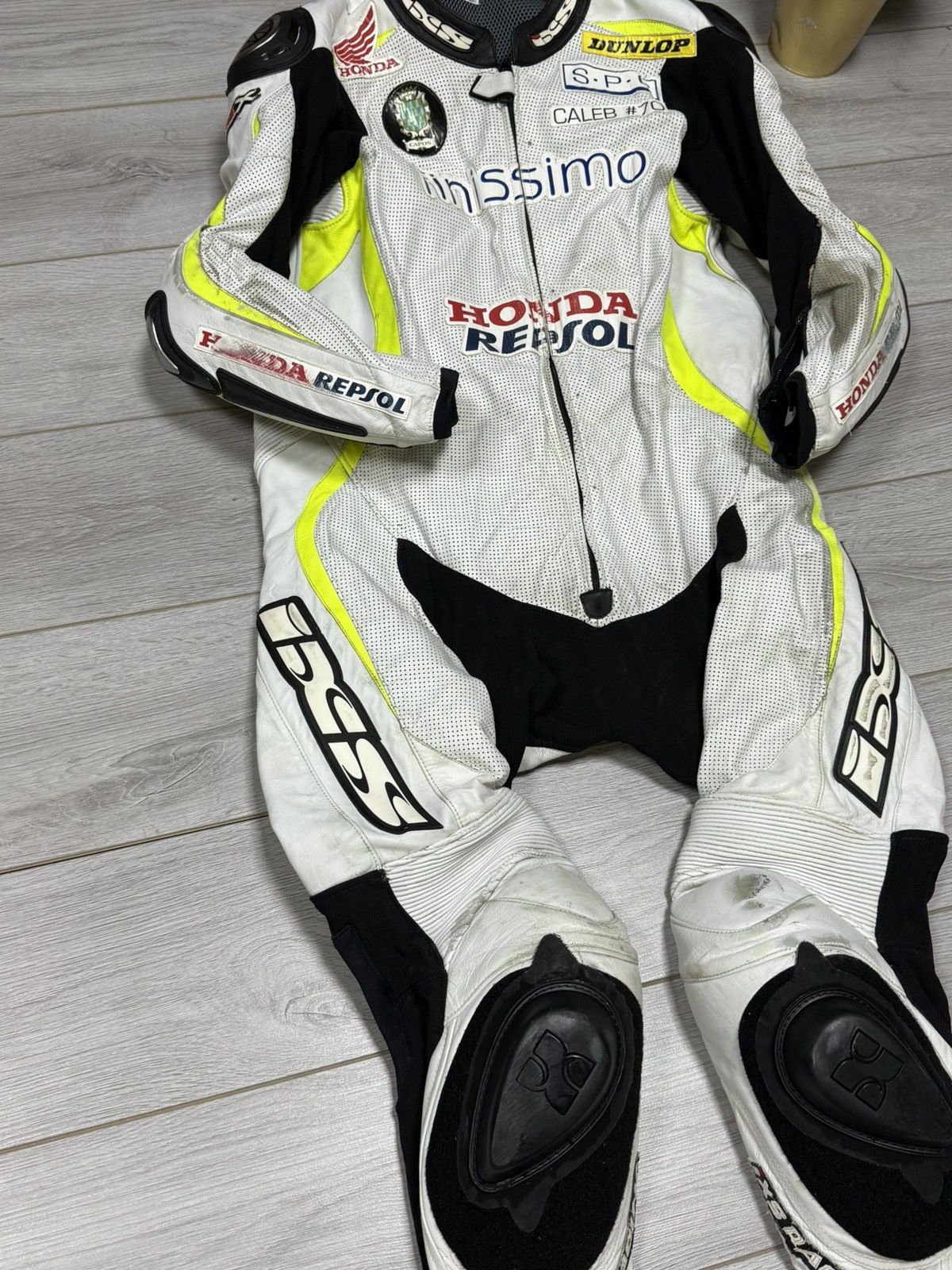 Honda IXS Custom racing leather suit – Honda Repsol livery Size US M / EU 48-50 / 2 - 18 Thumbnail