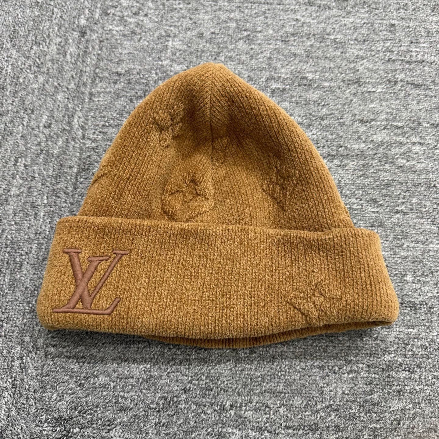 Louis Vuitton louis vuitton brown knit beanie hat. Size ONE SIZE - 1 Thumbnail