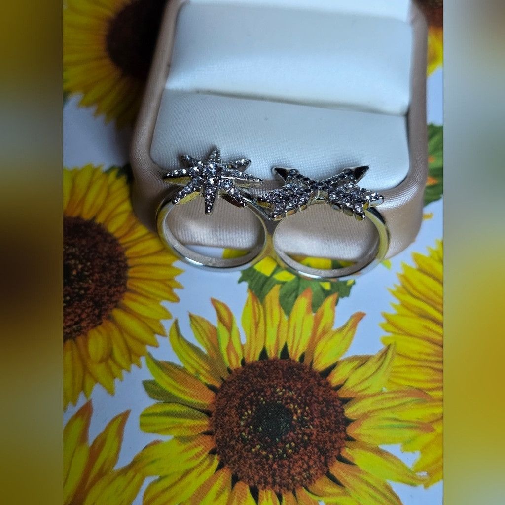 Vera Wang Simply Vera by Vera Wang Silver Star and Arrow Double Ring Size ONE SIZE - 6 Thumbnail