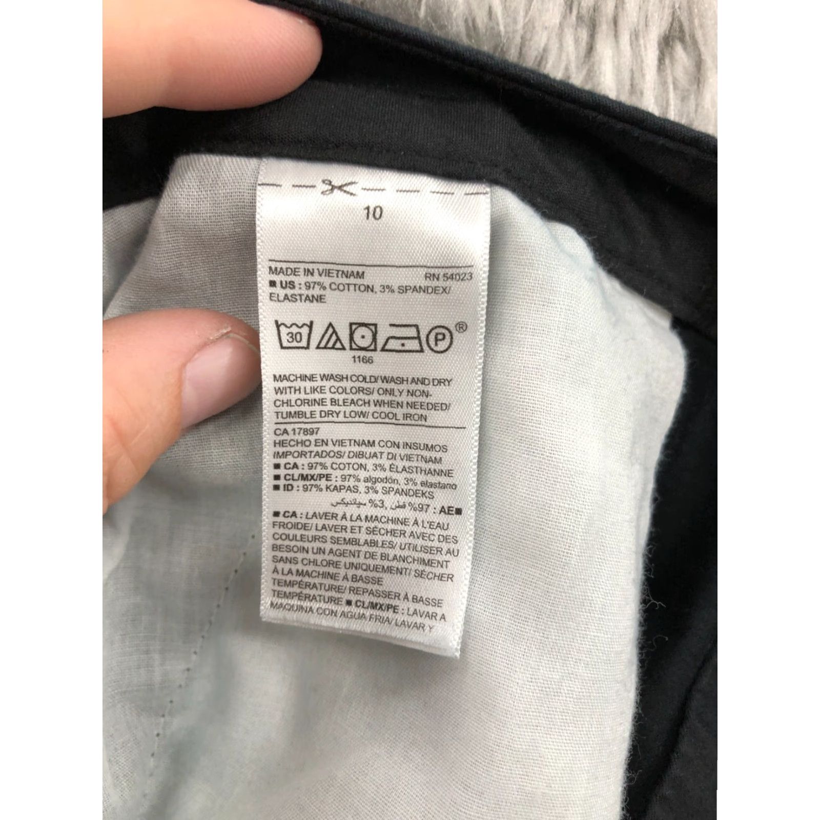 Old Navy Old Navy Womens Chino Shorts Size 10 Mid Rise Dark Wash Black Size 32" / US 10 / IT 46 - 7 Thumbnail