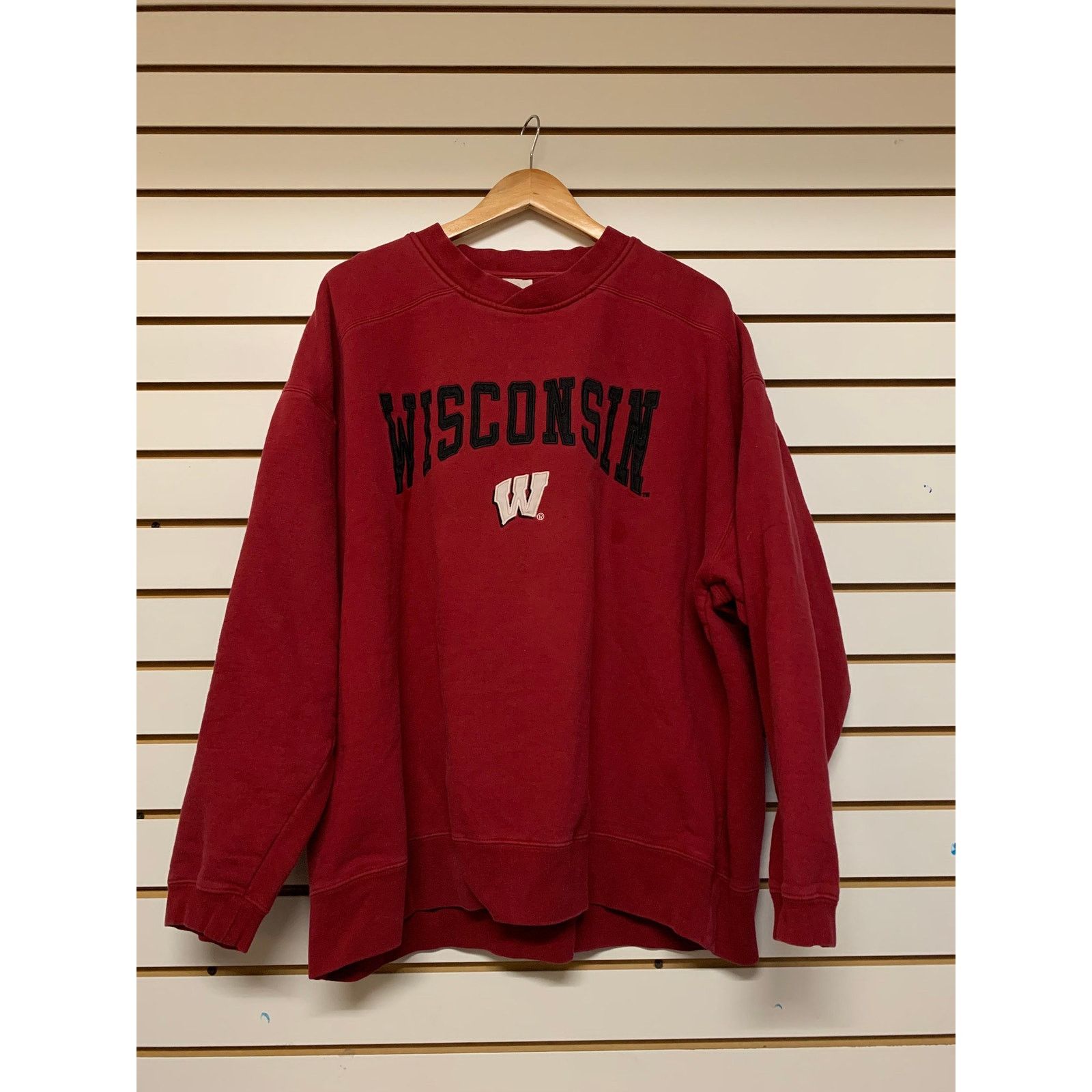 Adidas Vintage Wisconsin Badgers adidas crewneck Sweatshirt size XL Size US XL / EU 56 / 4 - 1 Thumbnail