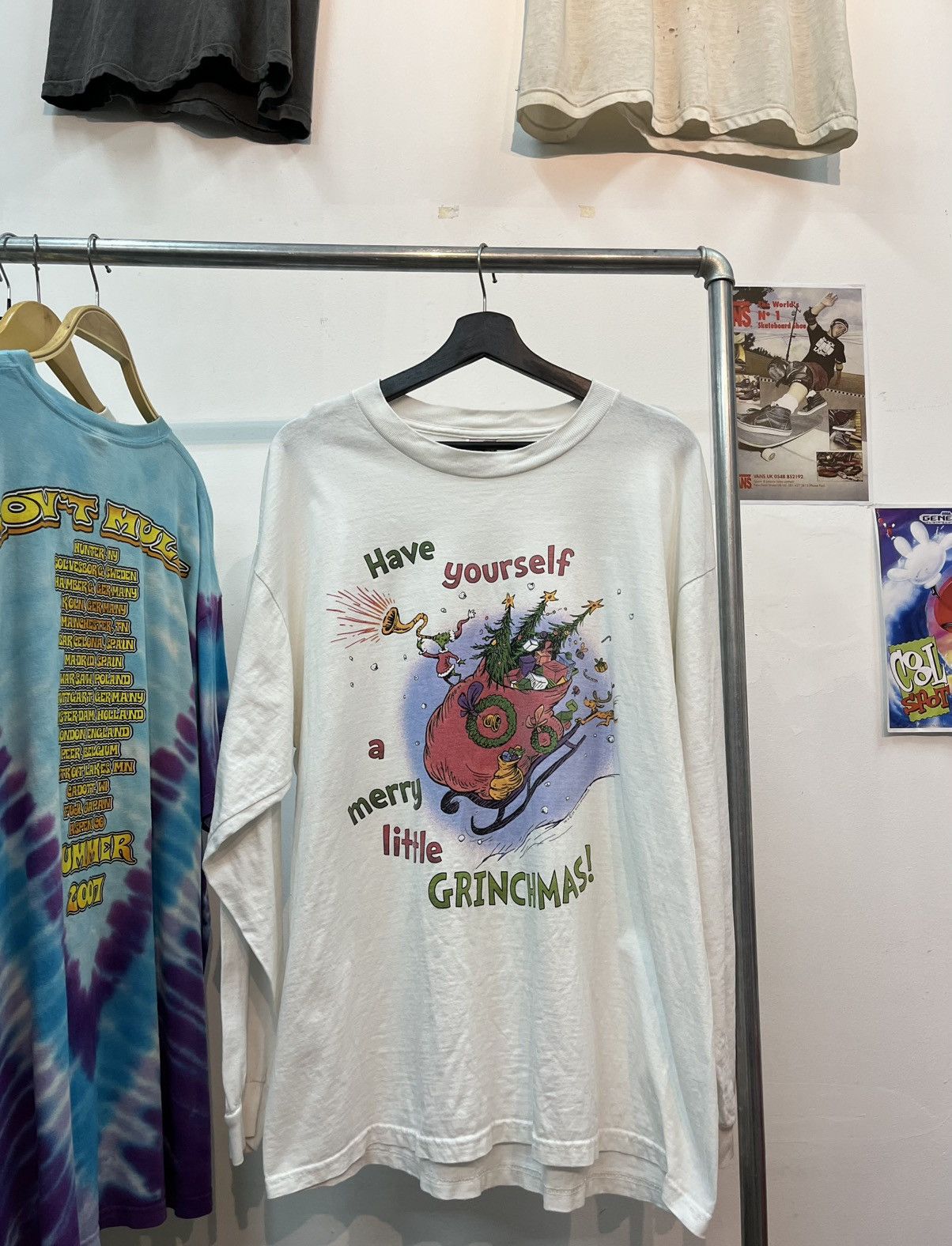 Band Tees The grinchmas 90’s Size US XL / EU 56 / 4 - 2 Thumbnail