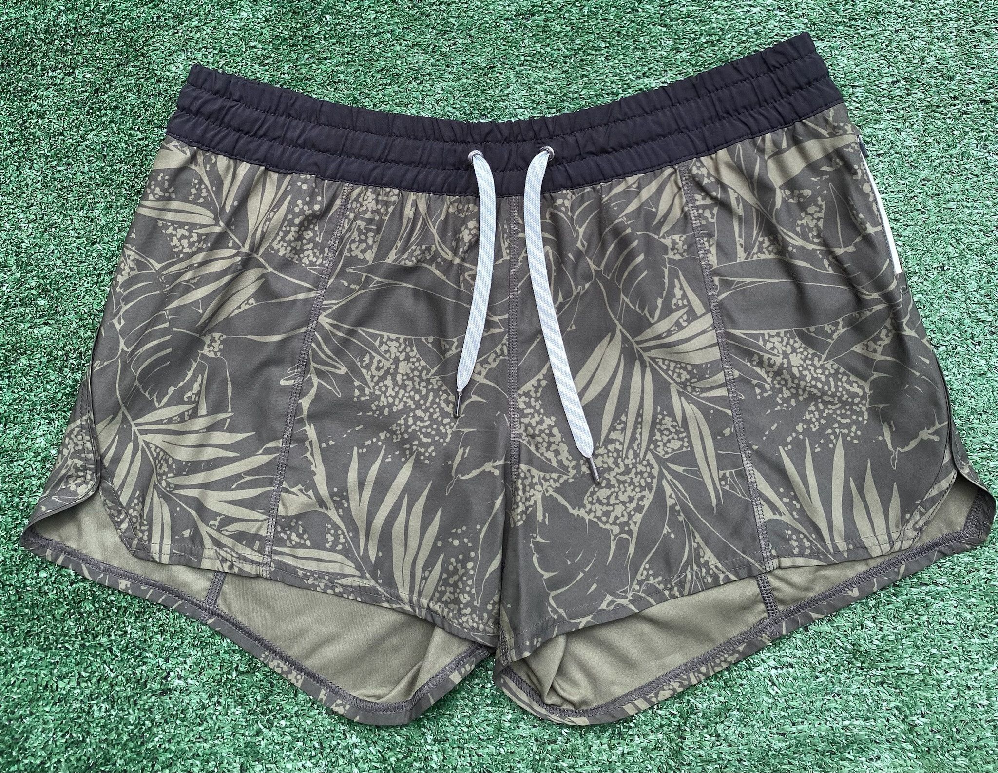 Vuori Vuori Clementine Oregano Rainforest Tropical Palm Shorts XL Size 38" / US 16 / IT 52 - 1 Thumbnail