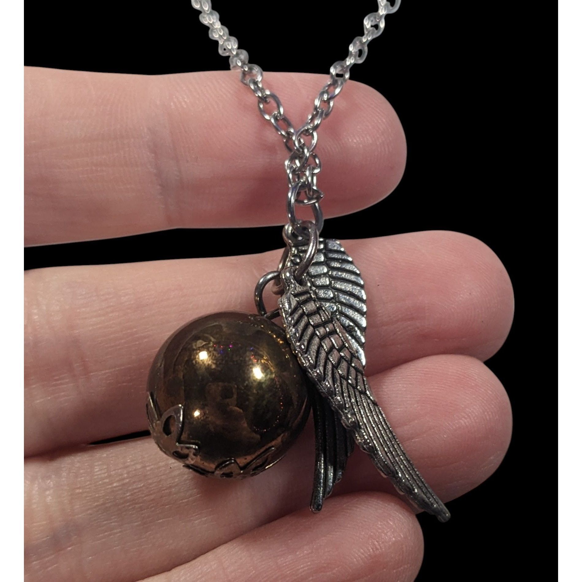 Other Whimsical Angel Pendant Necklace Silver Tone Wings With Gold Size ONE SIZE - 4 Thumbnail