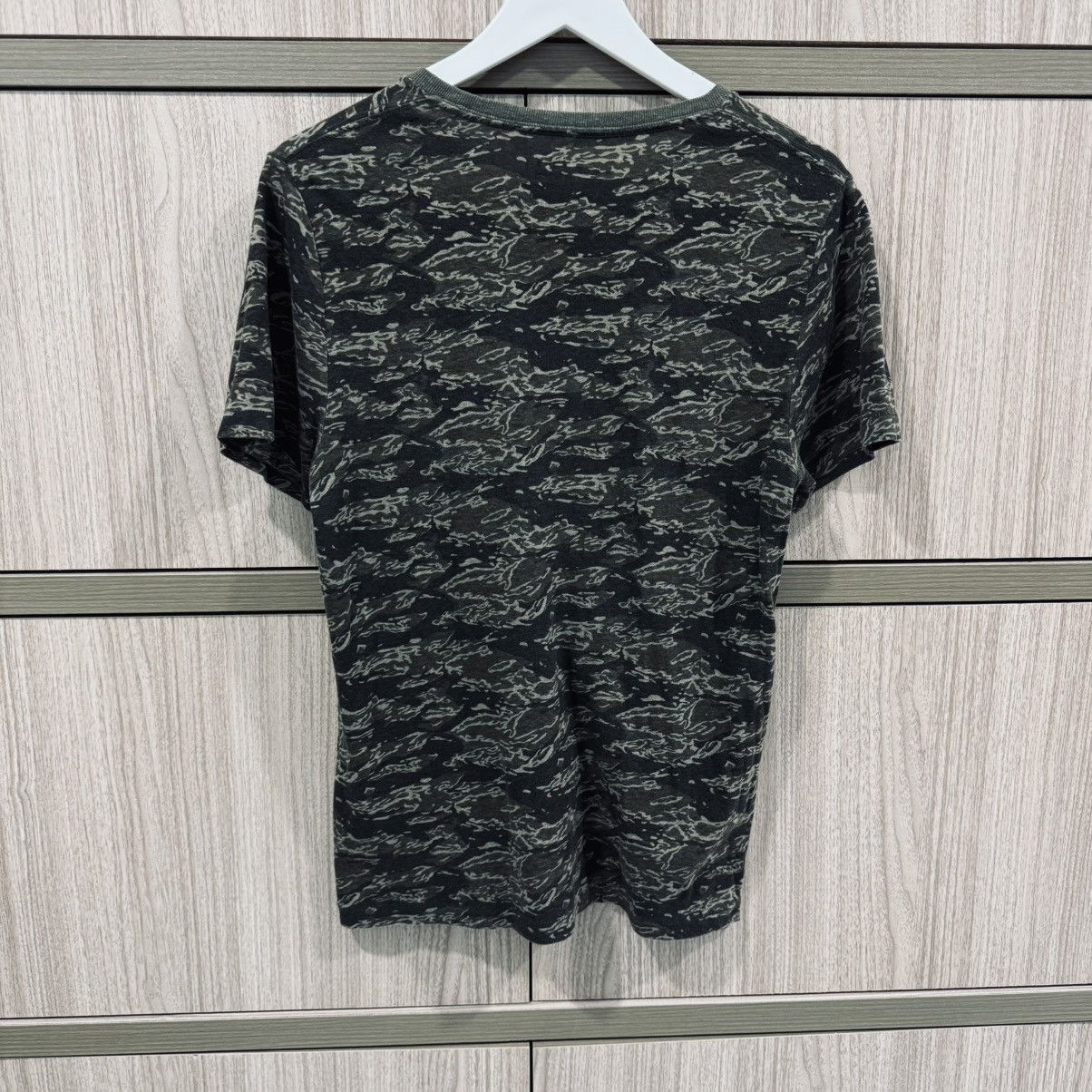 Old Navy Old Navy Camo T-Shirt Size US XS / EU 42 / 0 - 2 Thumbnail