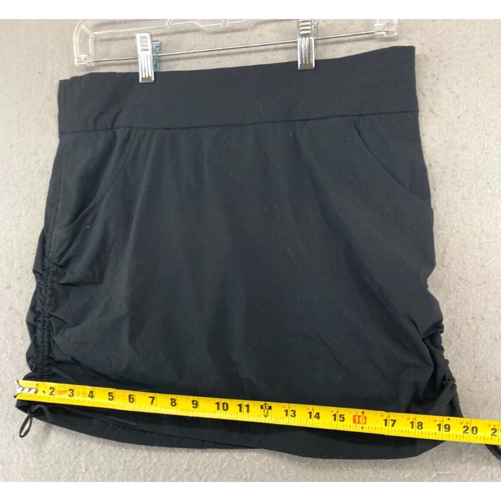 B Sides Columbia Athletic Skirt Women Medium Black Nylon Blend Pockets Elastic Waist Outdoor Hiking Short Style Functional Cinch Sides Size 32" / US 10 / IT 46 - 3 Thumbnail
