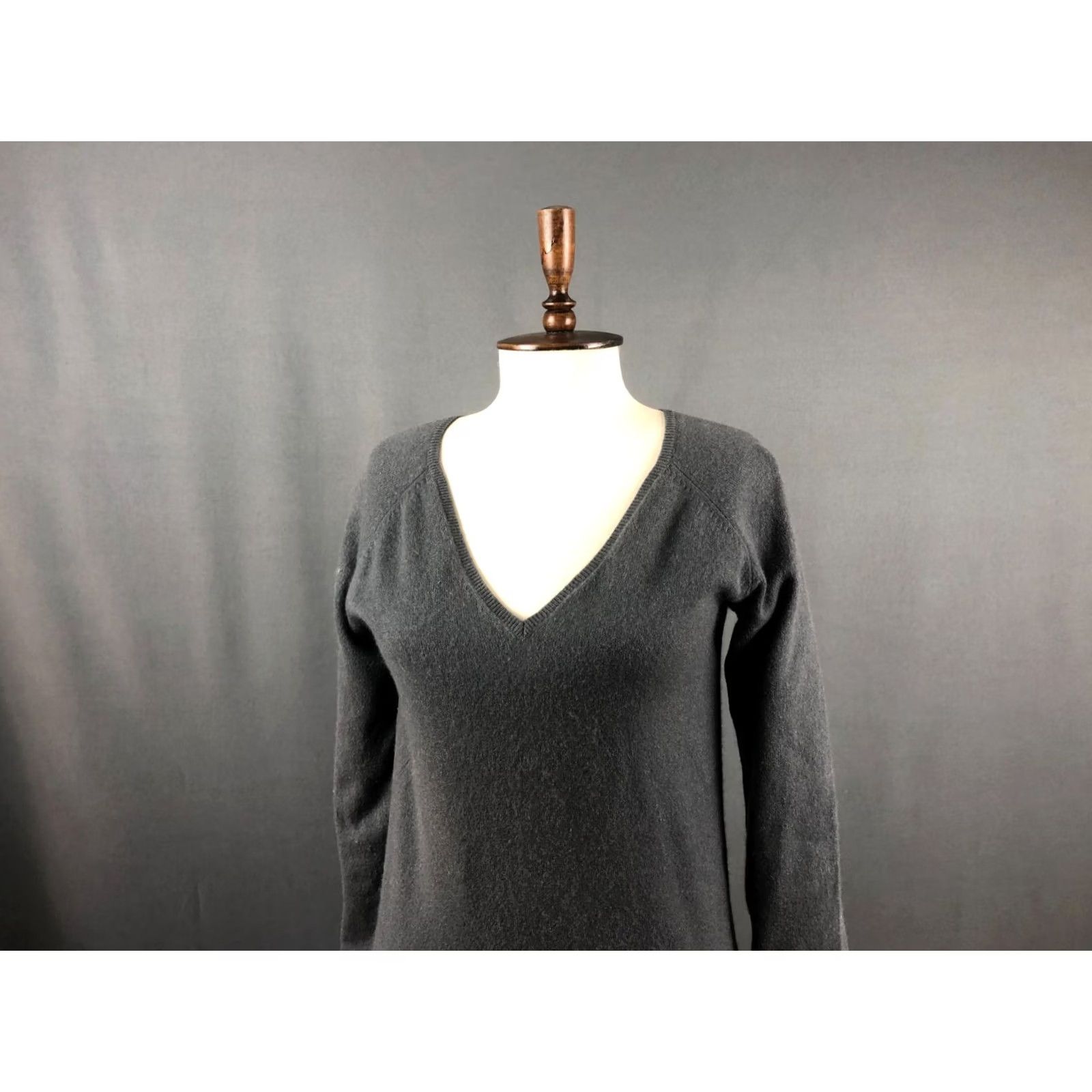 Zadig & Voltaire Zadig & Voltaire Tunic Women M Dark Gray Cashmere V-Neck Pullover Casual Classic Size M / US 6-8 / IT 42-44 - 4 Thumbnail