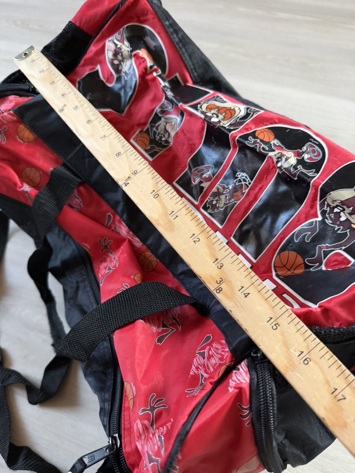 NBA Vintage Looney Tunes Chicago Bulls Duffel Bag NBA 1998 Taz Size ONE SIZE - 13 Thumbnail
