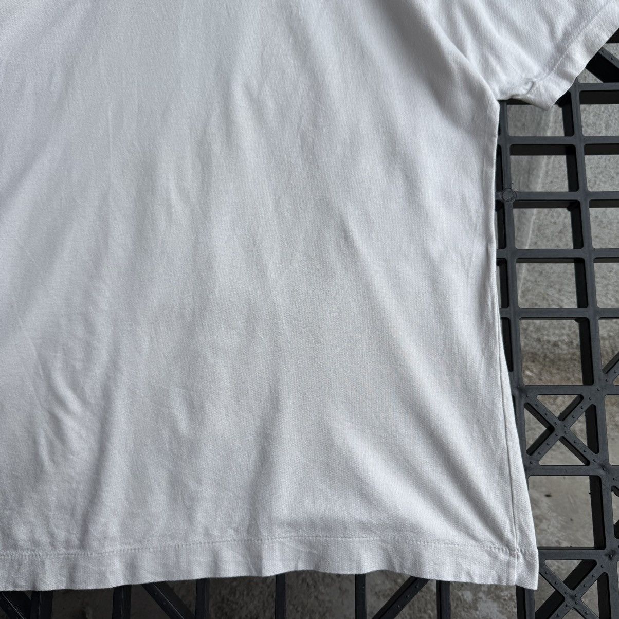 Vintage Vintage 90s Asics Gona Graphic Tshirt Size US L / EU 52-54 / 3 - 14 Thumbnail