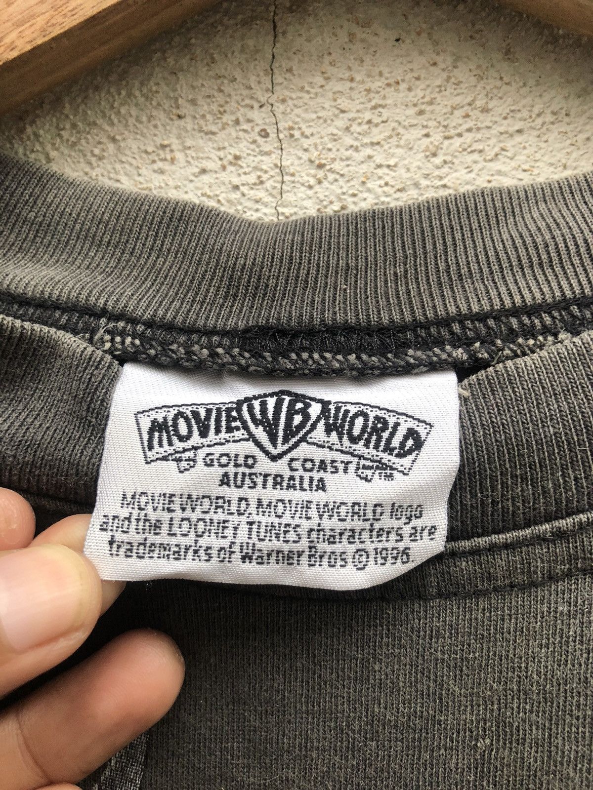 Cartoon Network × Vintage × Warner Bros Vintage 90s Warner Bros "I Survived" Faded Tshirt Tazmania Size US L / EU 52-54 / 3 - 3 Thumbnail