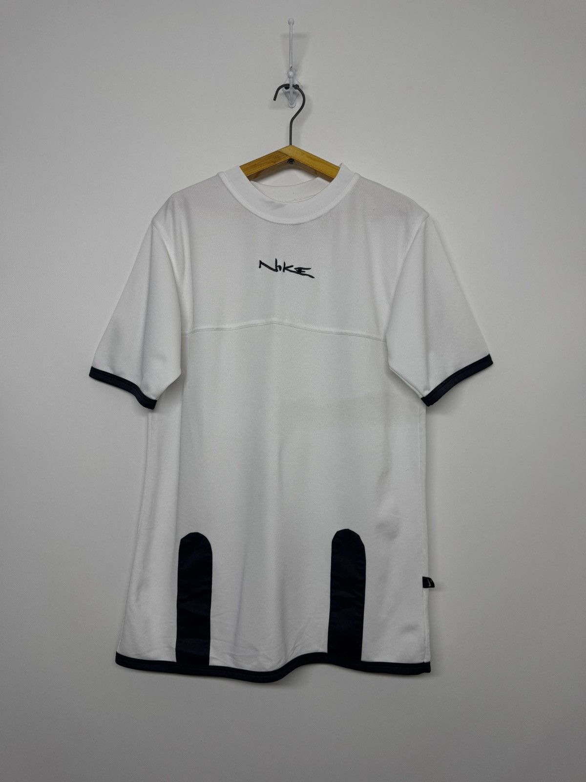 Nike Vintage Y2k Nike Logo Swoosh T-shirt Size L / US 10 / IT 46 - 1 Thumbnail