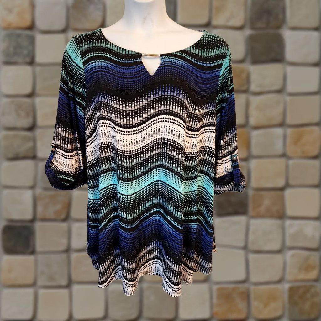Avenue Avenue Blue White Aqua Wavy Abstract Keyhole Trim Tunic Top 2X Size XXL / US 16-18 / IT 52-54 - 1 Thumbnail