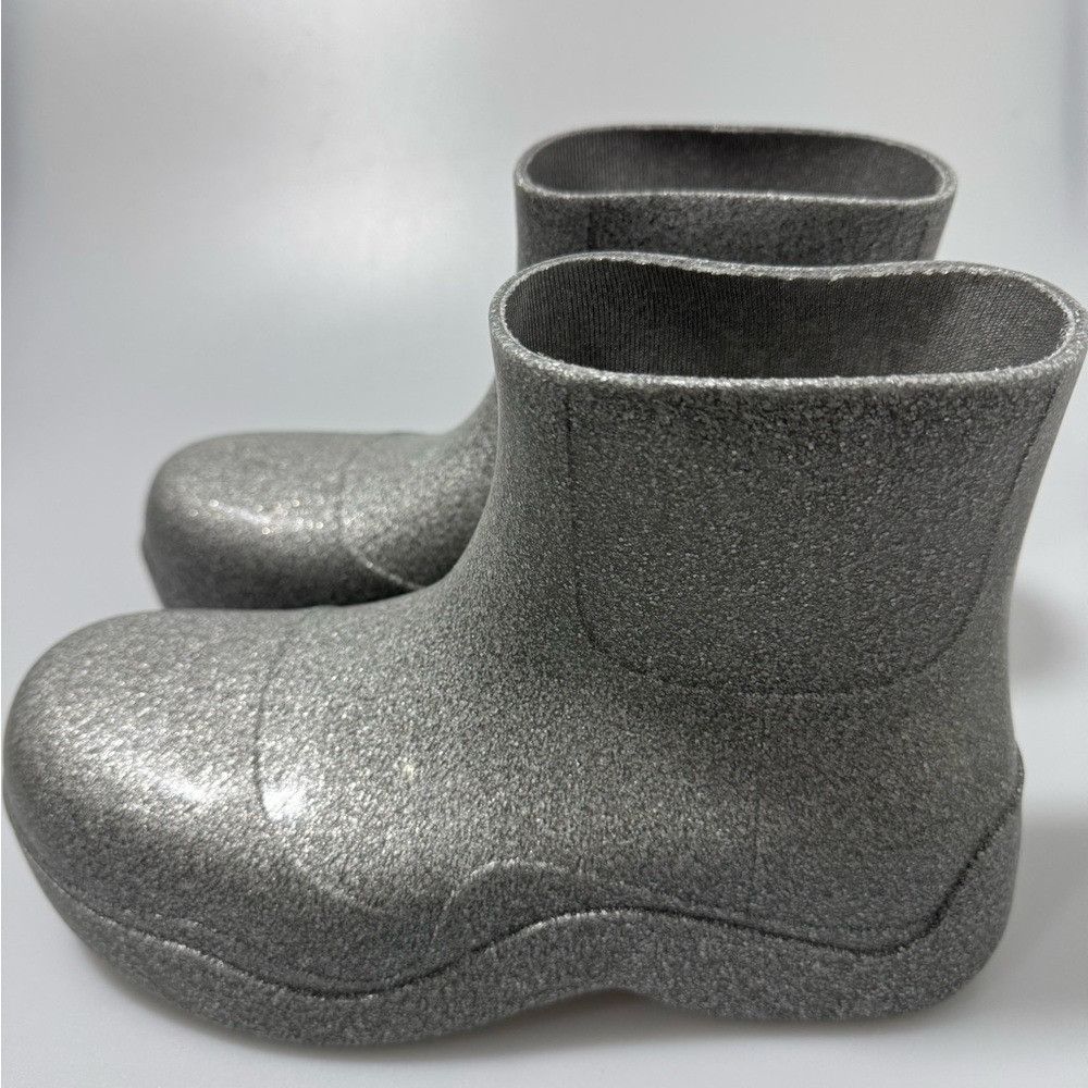 Bottega Veneta Bottega Veneta Puddle Glittered Rubber Boots Silver Men’s Si Size US 7 / EU 40 - 3 Thumbnail