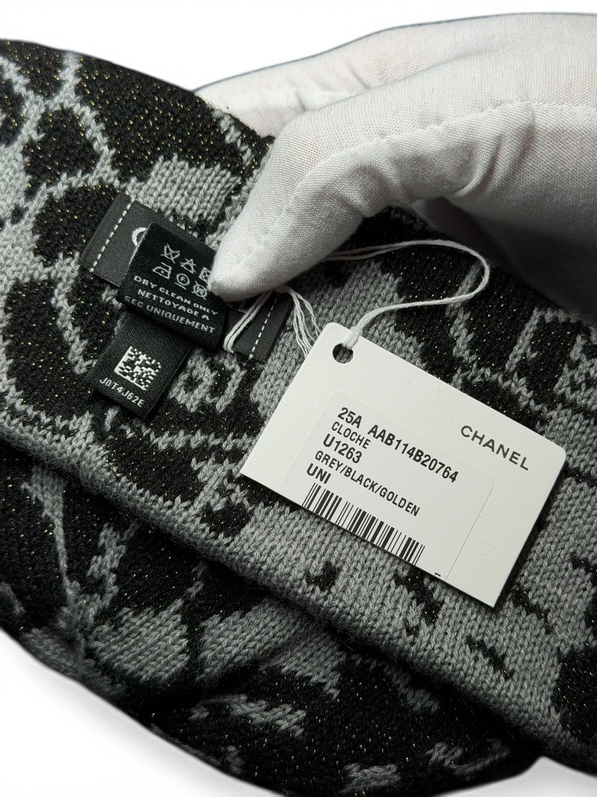Chanel CHANEL CLOCHE 25A CAMELLIA REVERSIBLE BEANIE Size ONE SIZE - 6 Thumbnail