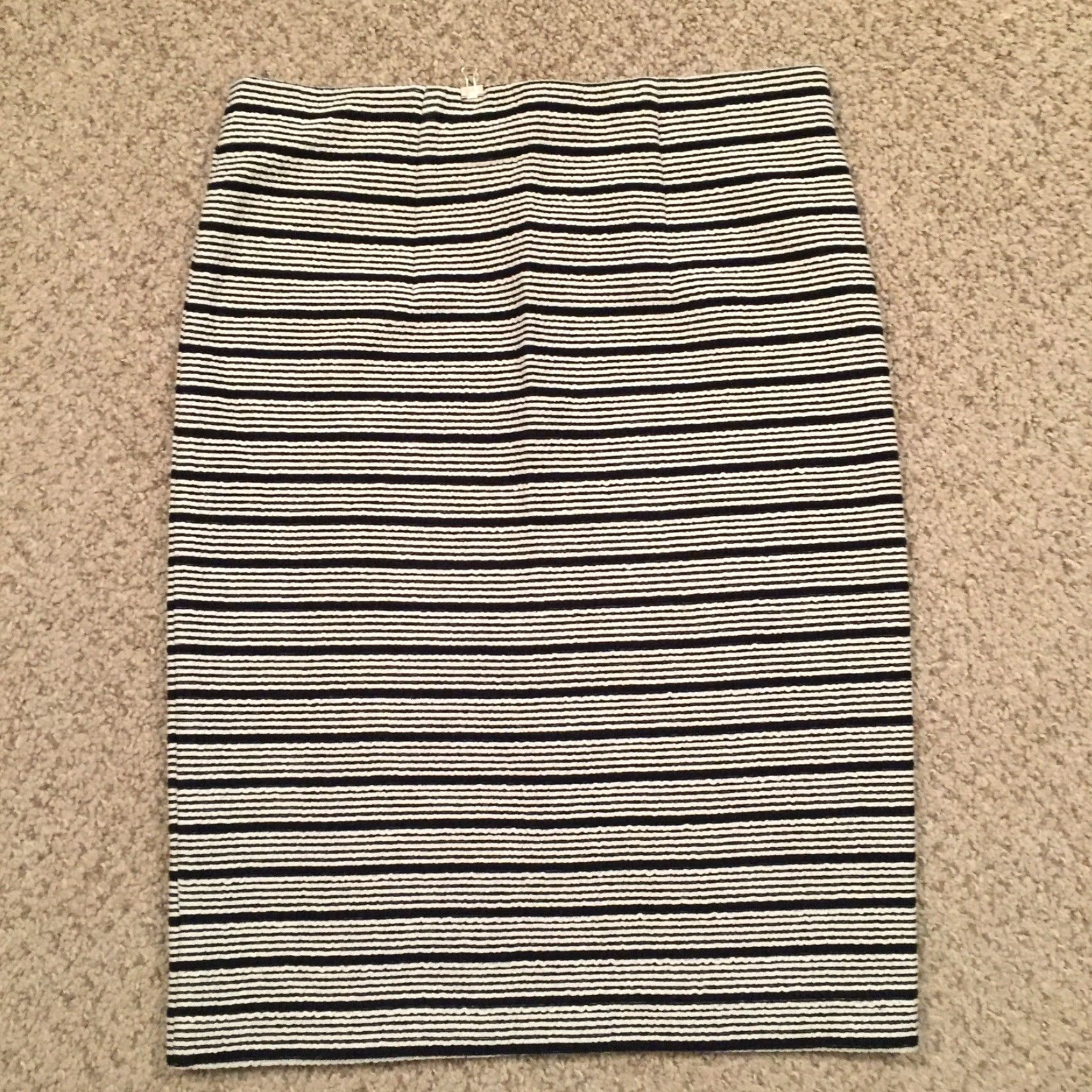 Loft LOFT Skirt XS Knee Length Unlined Pull On Black White Striped Cotton Blend Elastic Waist Vintage No (No) Size 26" / US 2 / IT 38 - 6 Thumbnail