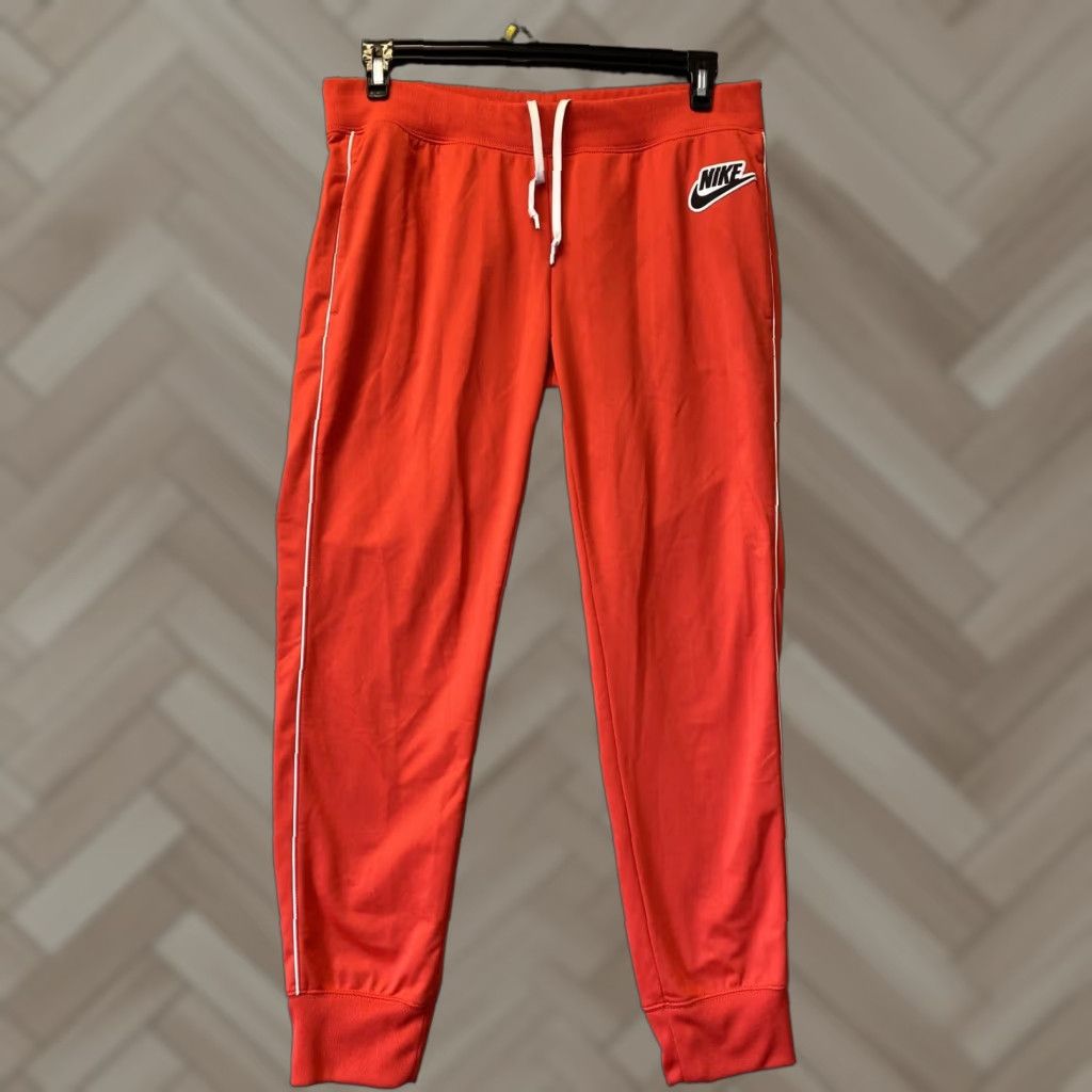 Nike VINTAGE? No. Nike Jogger Sweatpants Women Large L Drawstring Logo Pocket Red 34-72 Regular Fit Pants Size 36" / US 14 / IT 50 - 1 Thumbnail