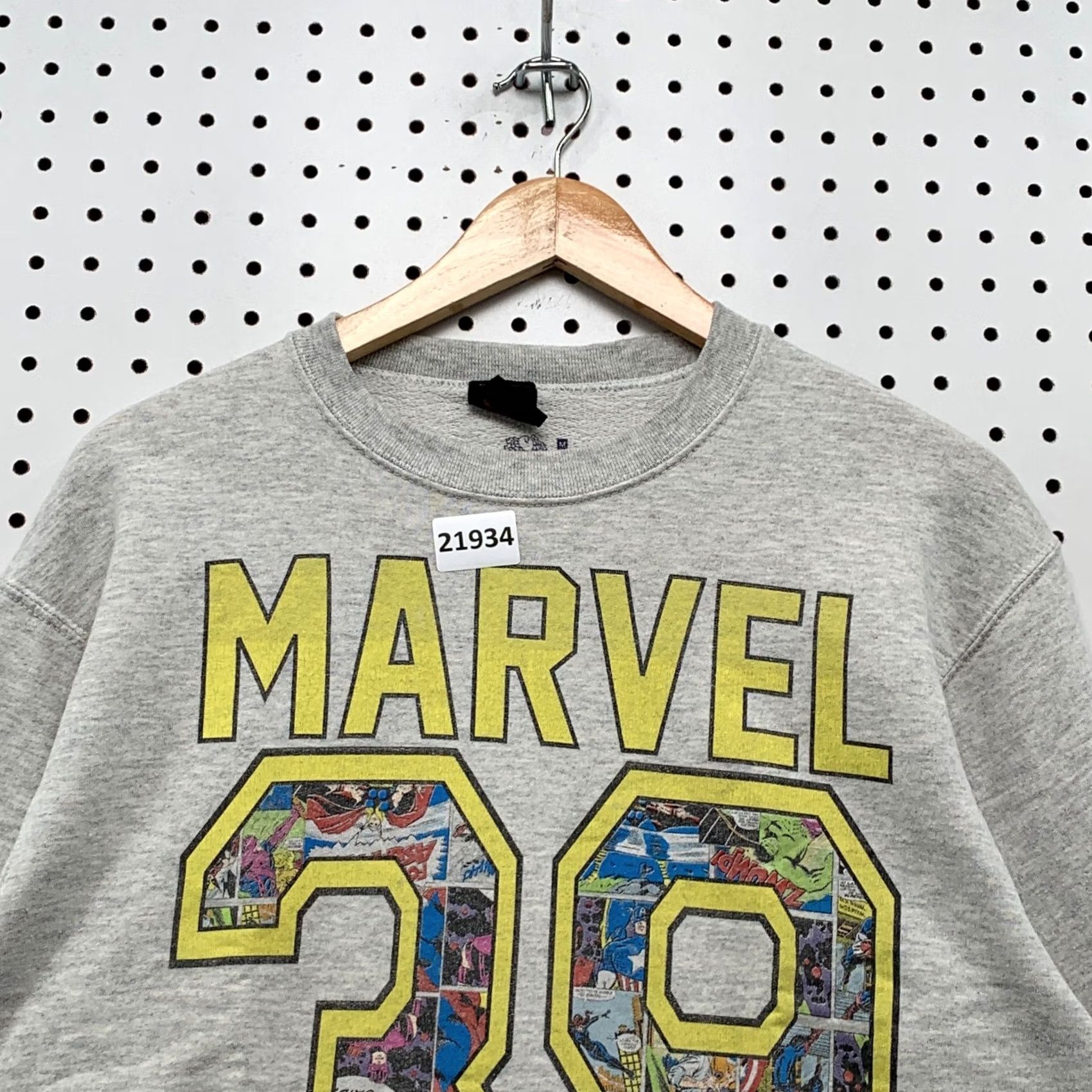 Vintage Marvel Sweatshirt Gray Adult Medium Crewneck Pullover Comic Movie 39 Crewneck Sweatshirt Gray Adult Medium Size US M / EU 48-50 / 2 - 6 Thumbnail