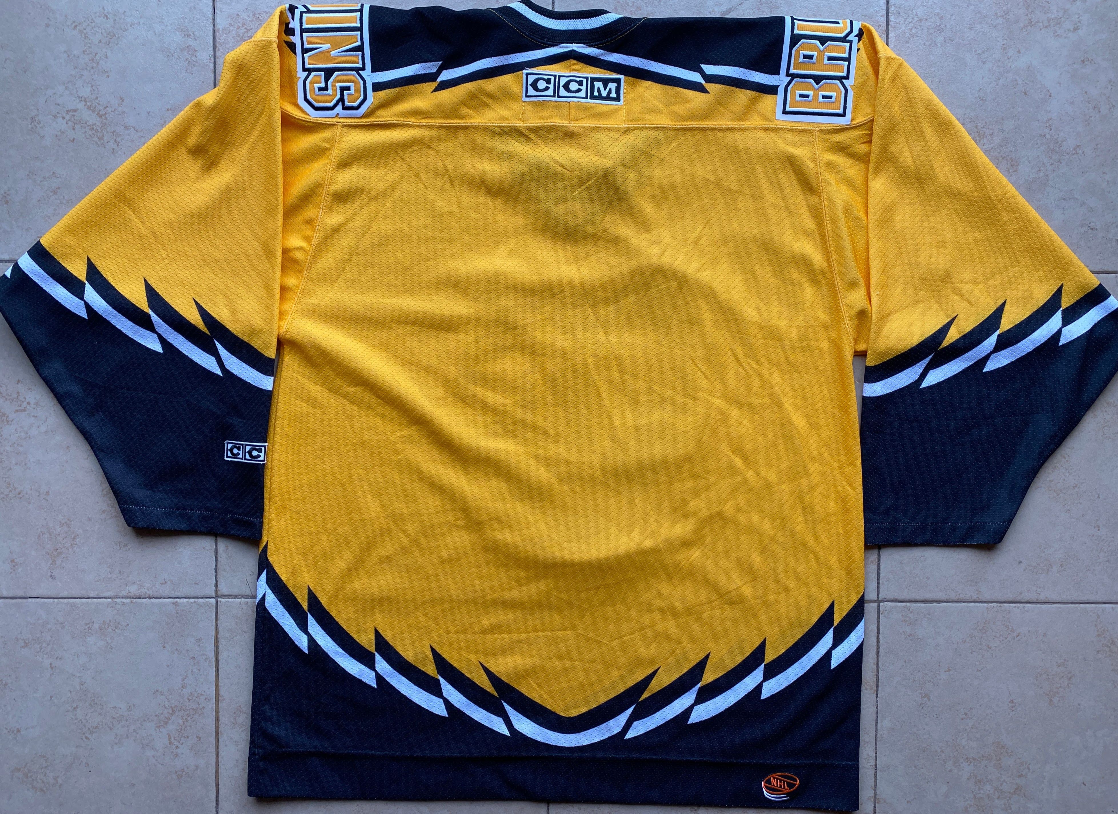 Ccm Boston Bruins 2000s CCM Pooh jersey M gold alt NHL vintage Size US M / EU 48-50 / 2 - 4 Thumbnail