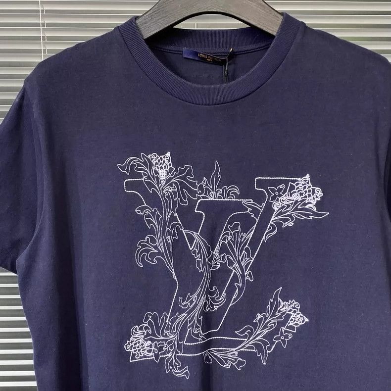 Louis Vuitton Louis Vuitton Floral embroidery logo navy blue short sleeve Size US L / EU 52-54 / 3 - 5 Thumbnail