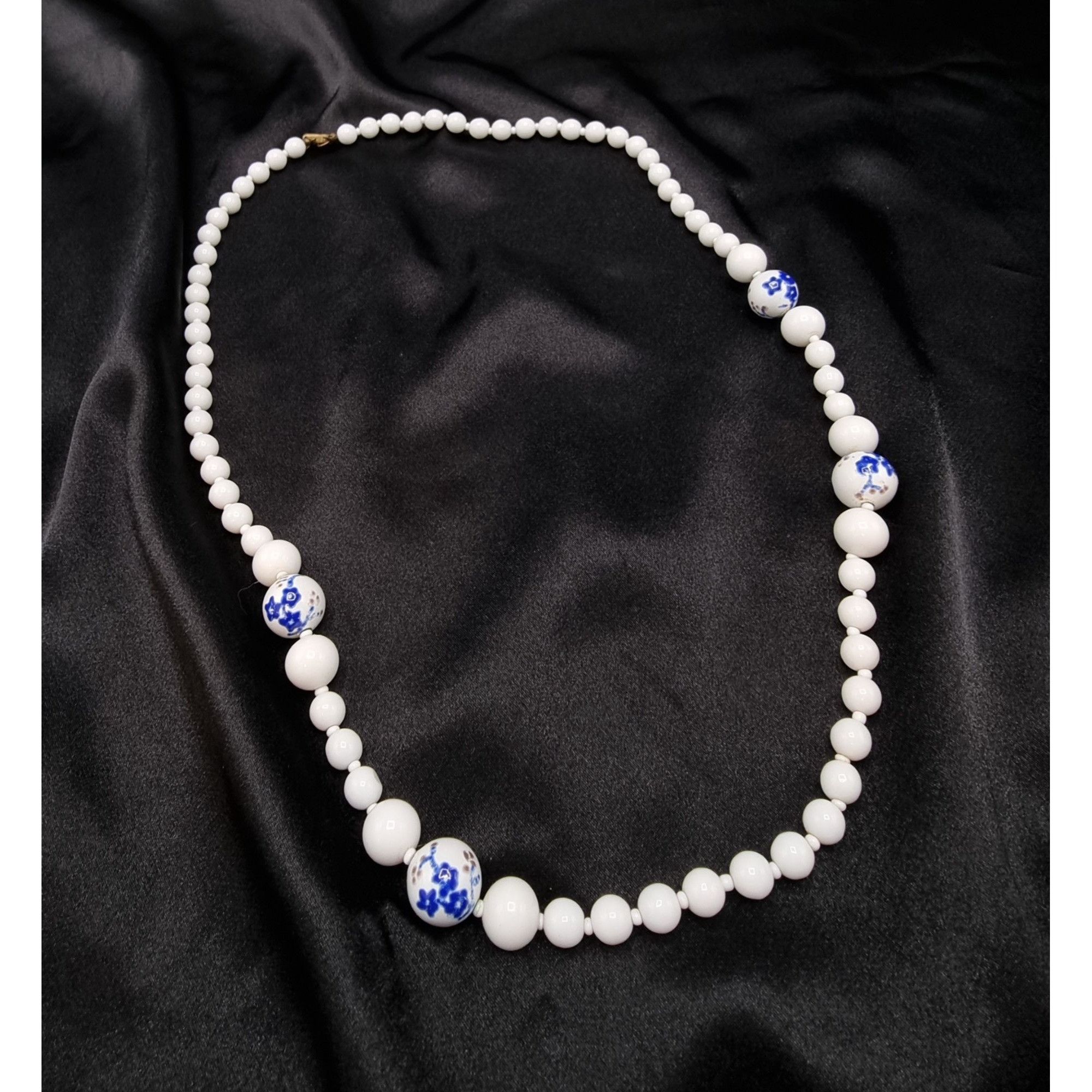 Miriam Haskell Vintage Miriam Haskell 1950s White Beaded Necklace With Blue Size ONE SIZE - 1 Thumbnail