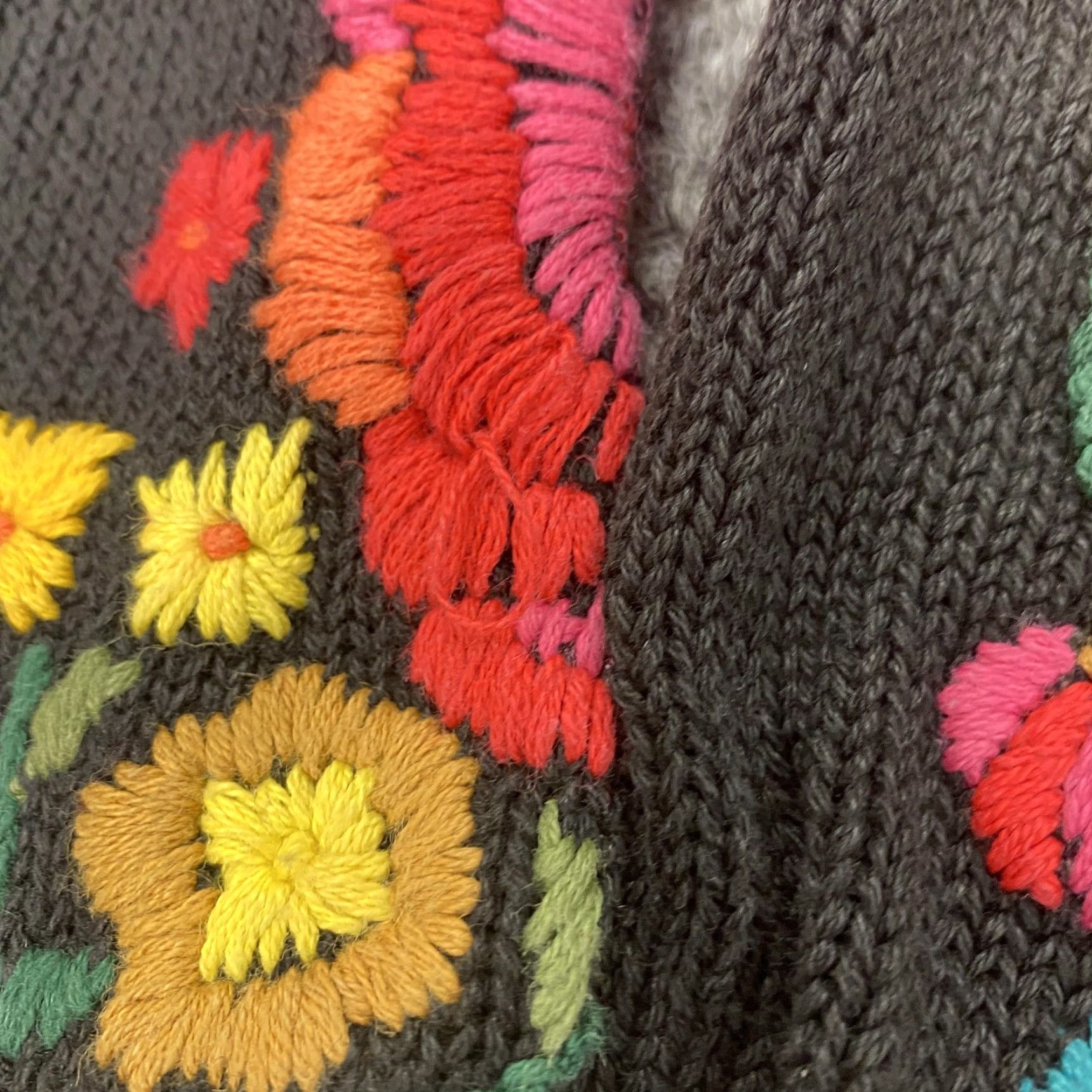 Vintage VINTAGE? Essence Sweater Women Large Black Floral Embroidered Pullover Boho Ramie Cotton Pullover L Floral Embroidered Womens Size L / US 10 / IT 46 - 5 Thumbnail