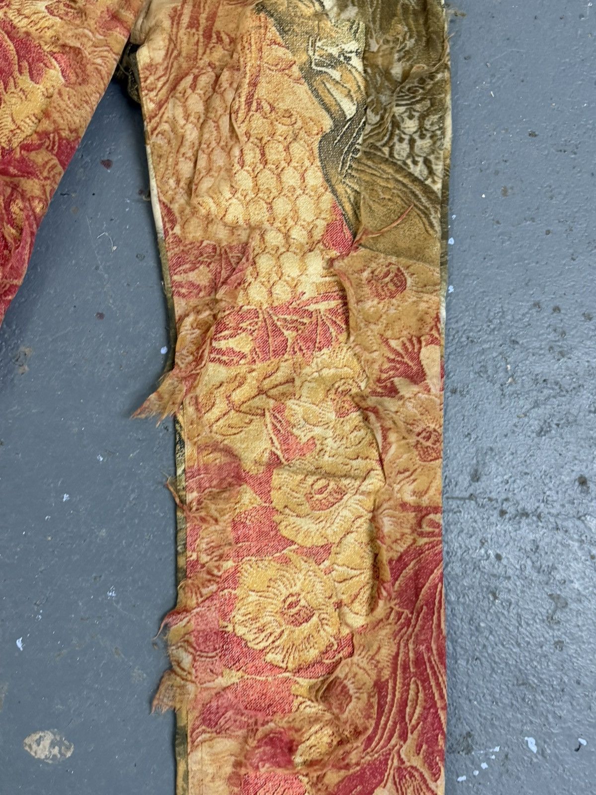 Roberto Cavalli Roberto Cavalli Fall 2001 Runway Distressed Floral Tapestry Size 24" / US 00 / IT 34 - 7 Thumbnail