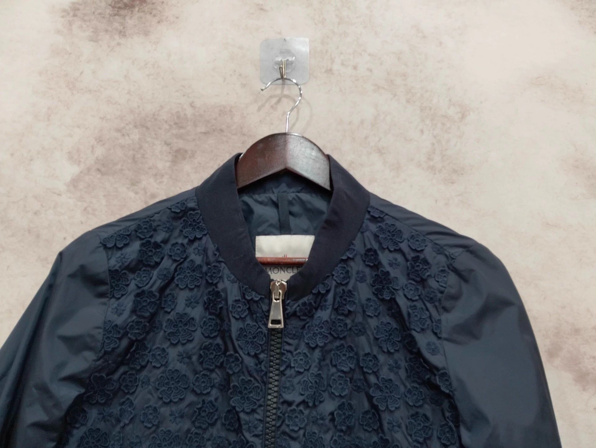 Moncler Moncler floral baseball jacket size 2 95 new Size M / US 6-8 / IT 42-44 - 3 Thumbnail