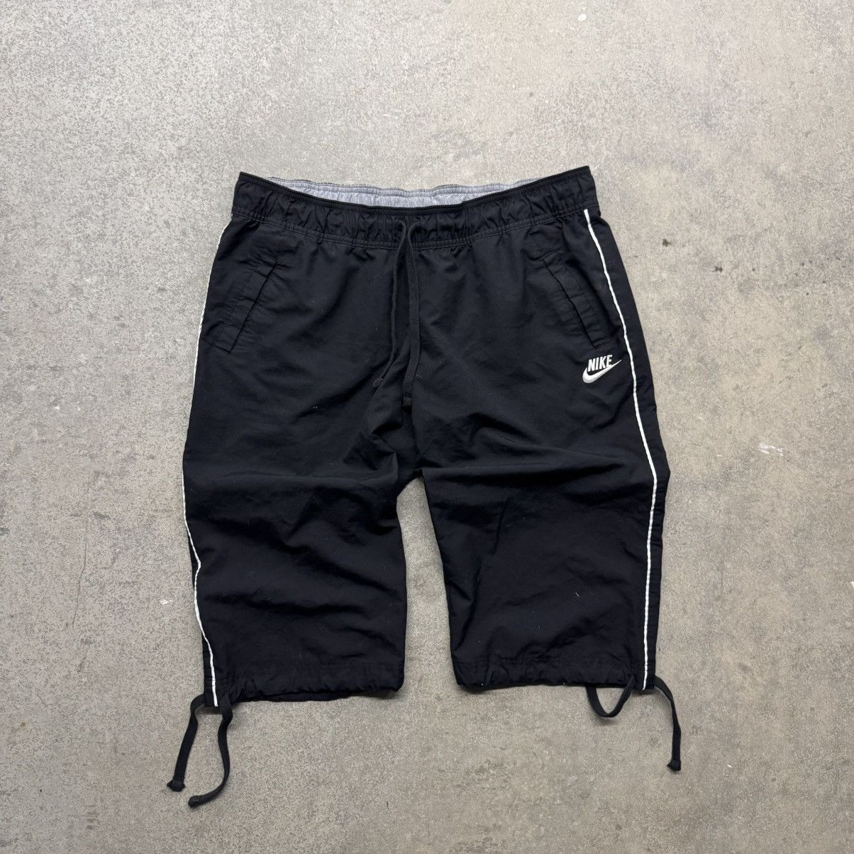 Nike Vintage 90s Y2K Nike Baggy Nylon Shorts Black Size XL 36 Size US 36 / EU 52 - 2 Thumbnail