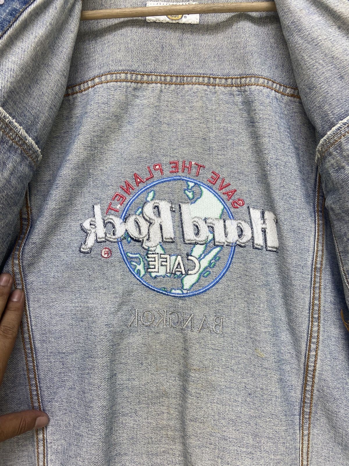 Hard Rock Cafe Vintage Hard Rock Cafe Bangkok Denim Trucker Jacket Size US M / EU 48-50 / 2 - 24 Thumbnail