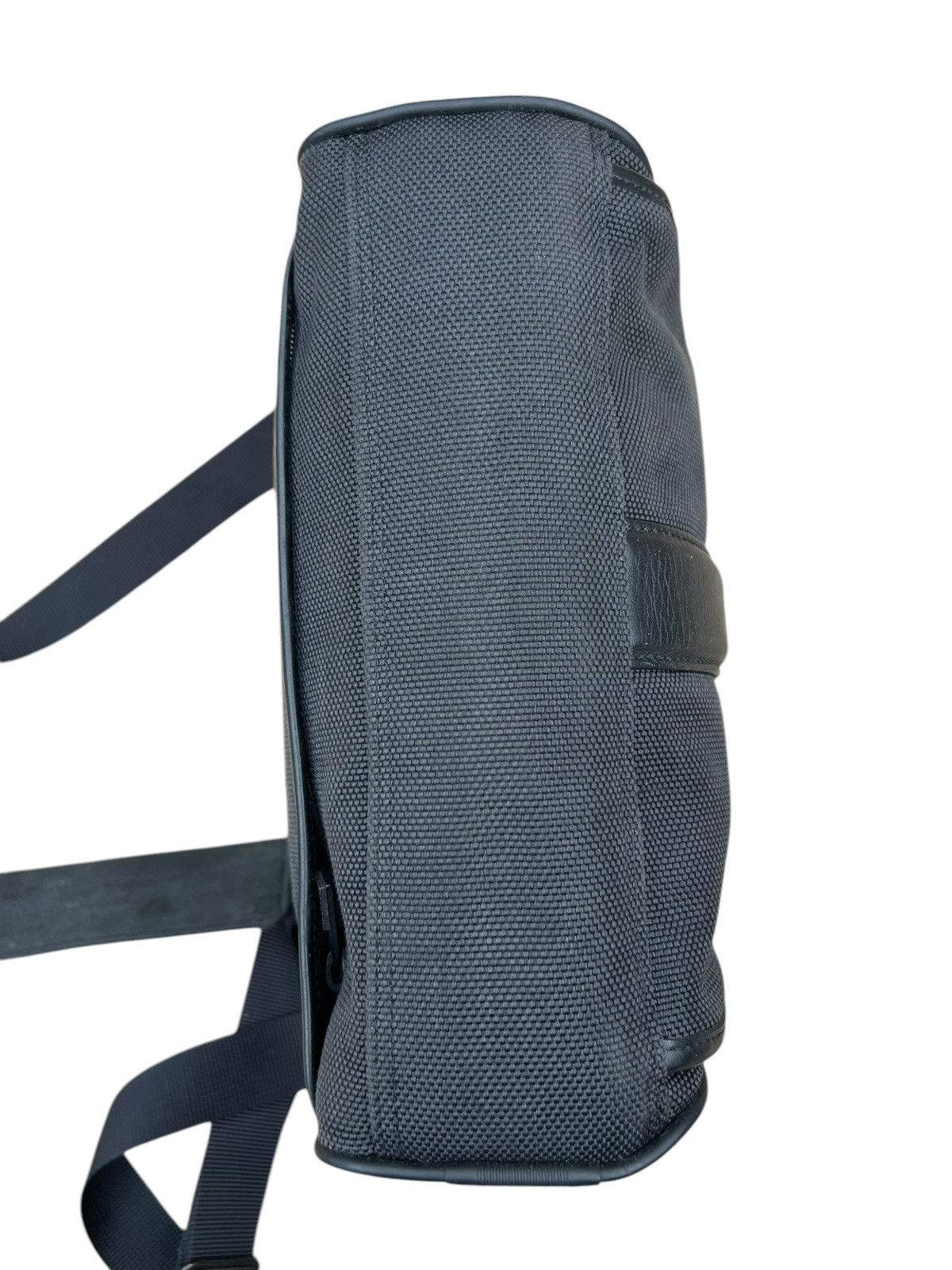 Issey Miyake Vintage Issey Miyake Fade Canvas Leather Sling Bag Size ONE SIZE - 17 Thumbnail