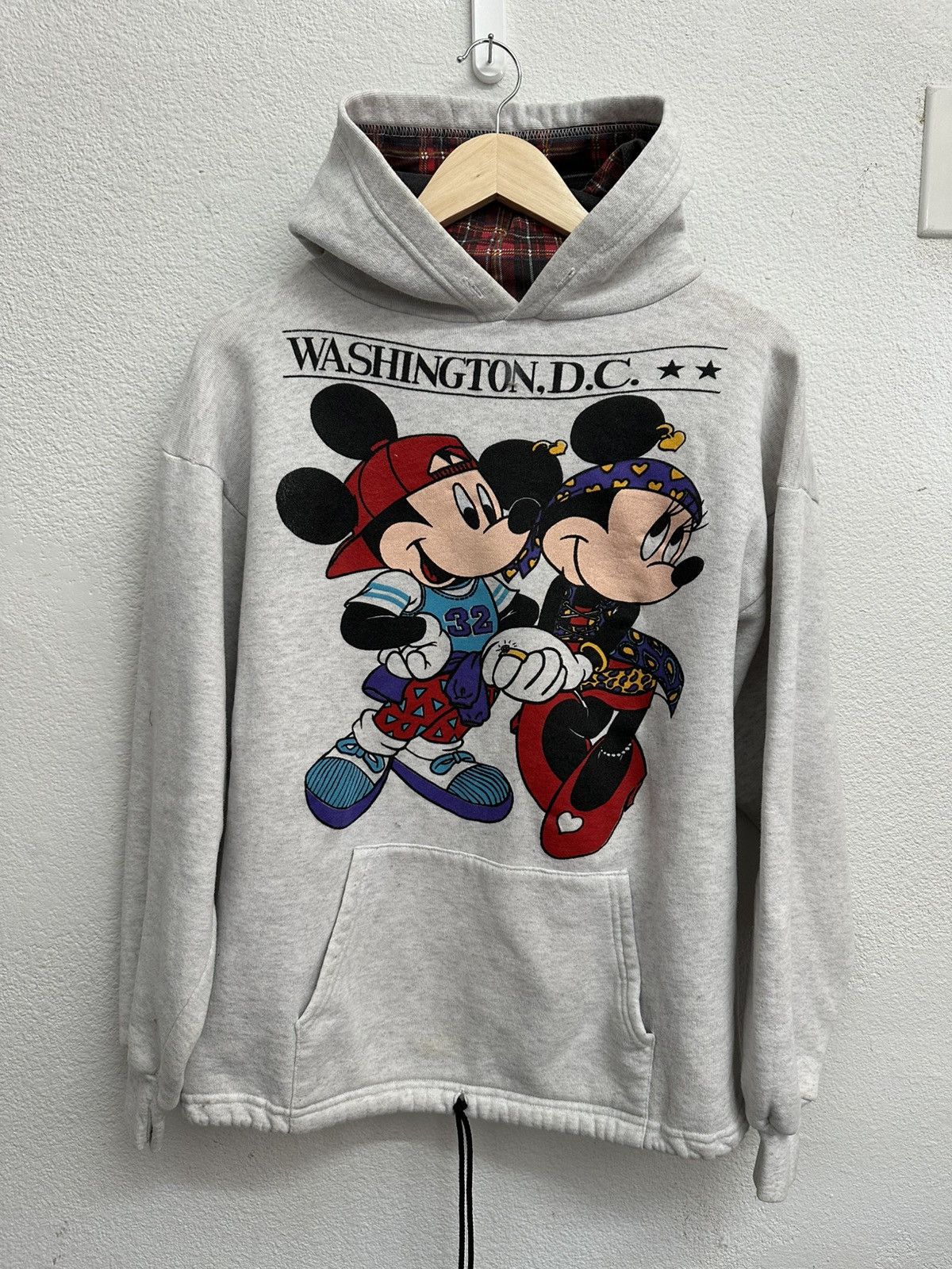Disney Disney Mickey Minnie Basketball Hip Hop Hoodie Size XL / US 12-14 / IT 48-50 - 1 Thumbnail