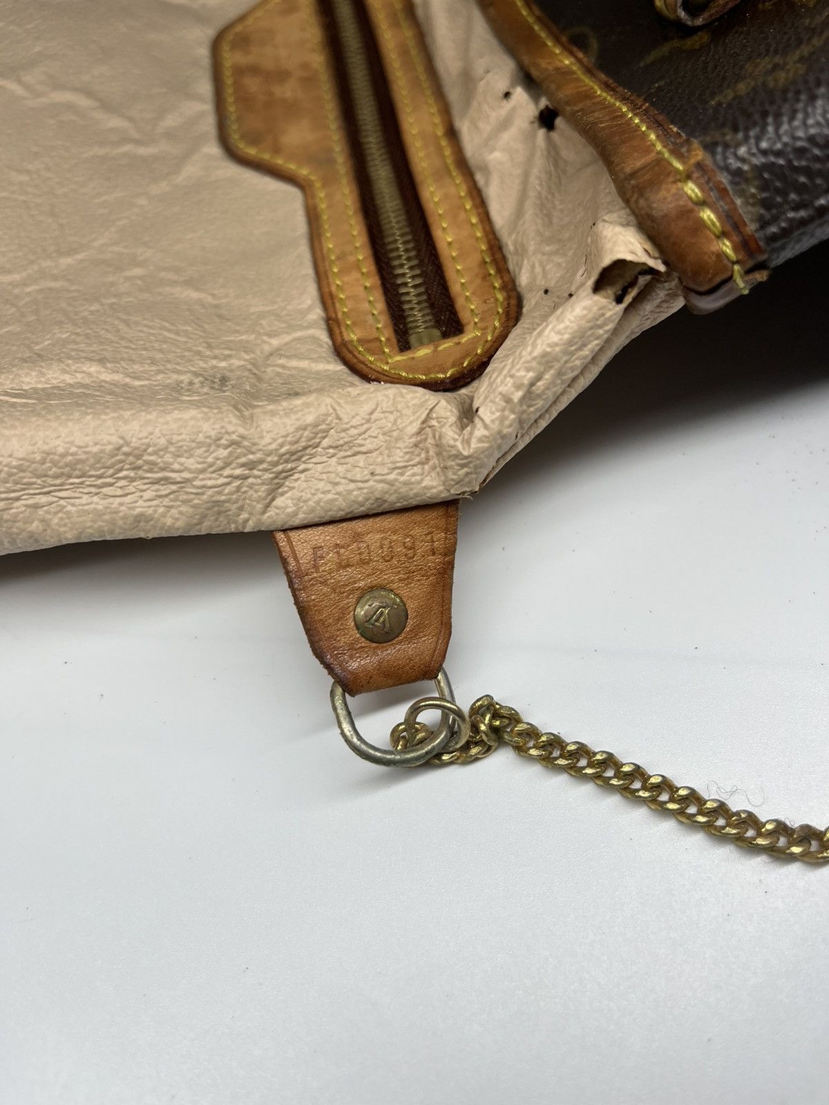 Louis Vuitton Authentic LOUIS VUITTON Bucket Bag Size ONE SIZE - 21 Thumbnail