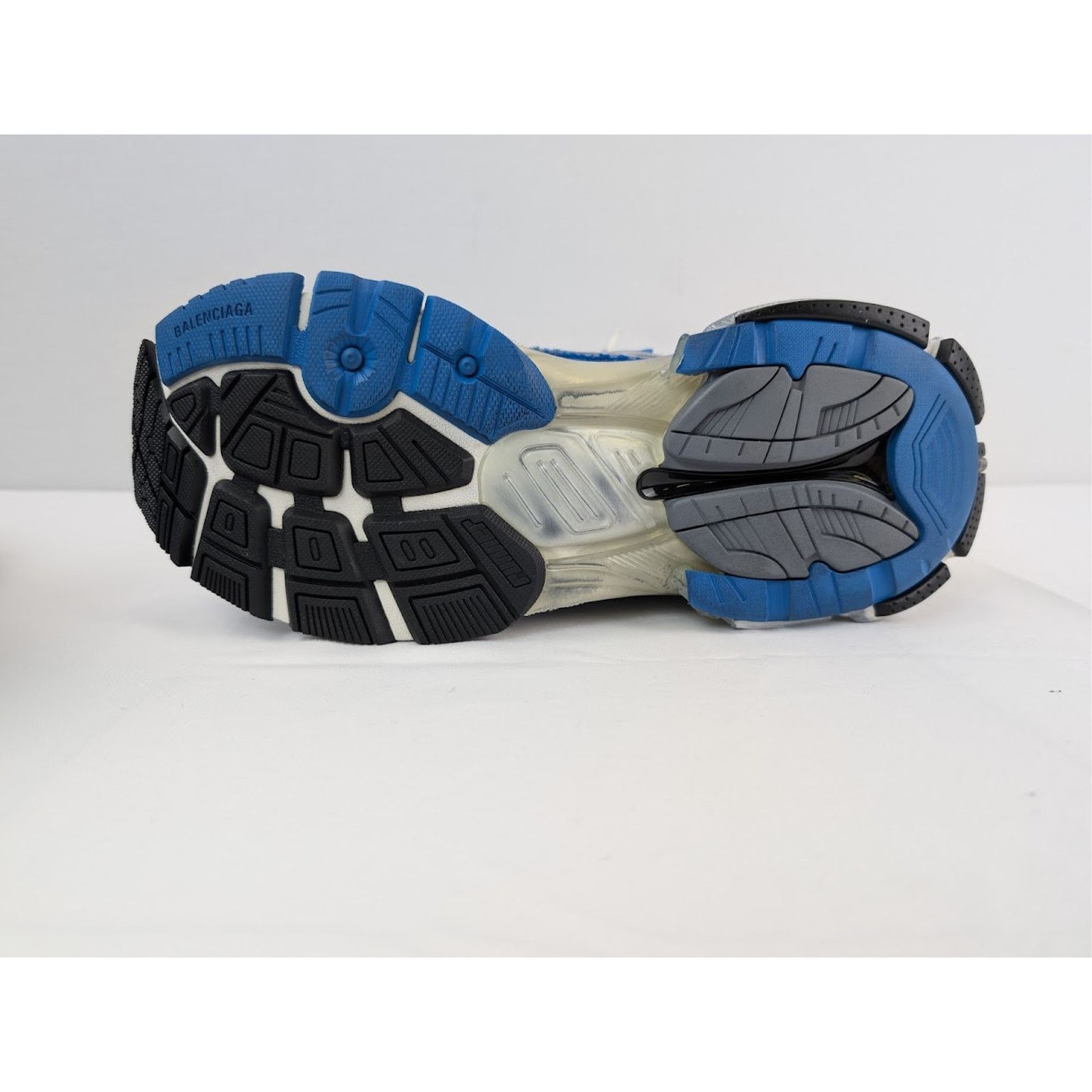 Balenciaga o1rshd1 Q:3 / Mesh Rubber Runner in Navy/White/Black/Grey Size US 8 / EU 41 - 9 Thumbnail