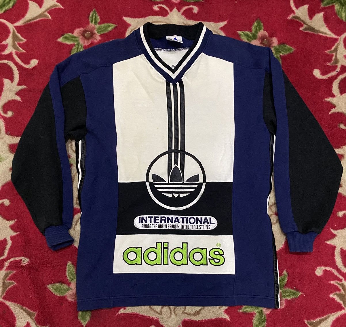 Adidas Vintage 90s Adidas Trefoil International Sweatshirt Size US L / EU 52-54 / 3 - 1 Thumbnail