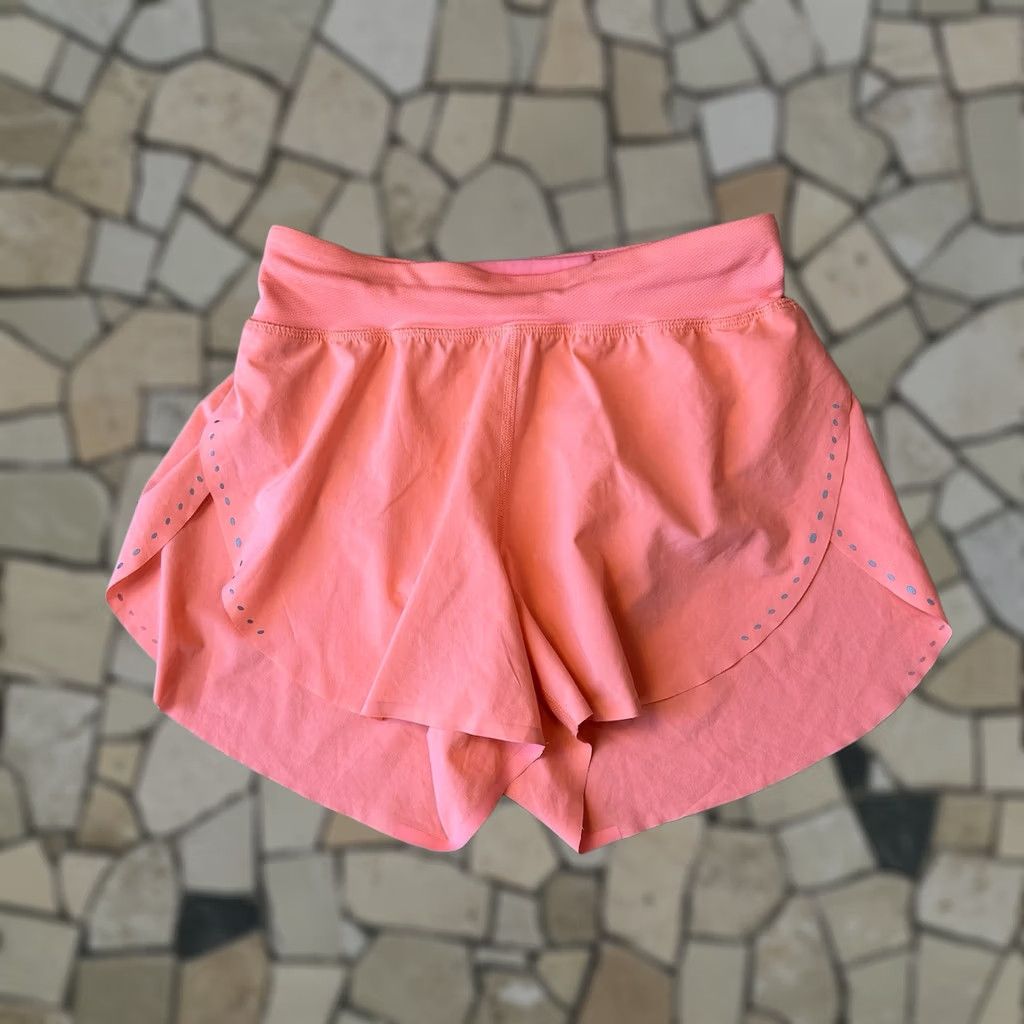 Lululemon Lululemon Find Your Pace Short Pink 3” Inseam Women’s 2 Size 26" / US 2 / IT 38 - 1 Thumbnail