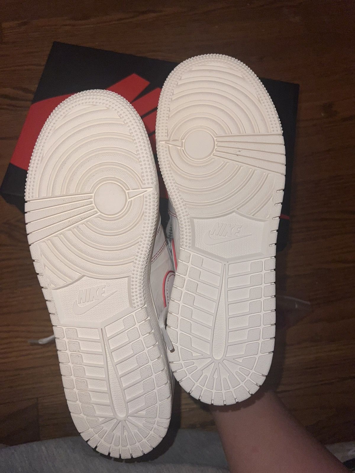 Nike JORDAN 1 RETRO HIGH OG PHANTOM GYM RED Size US 5.5 / EU 38 - 9 Thumbnail