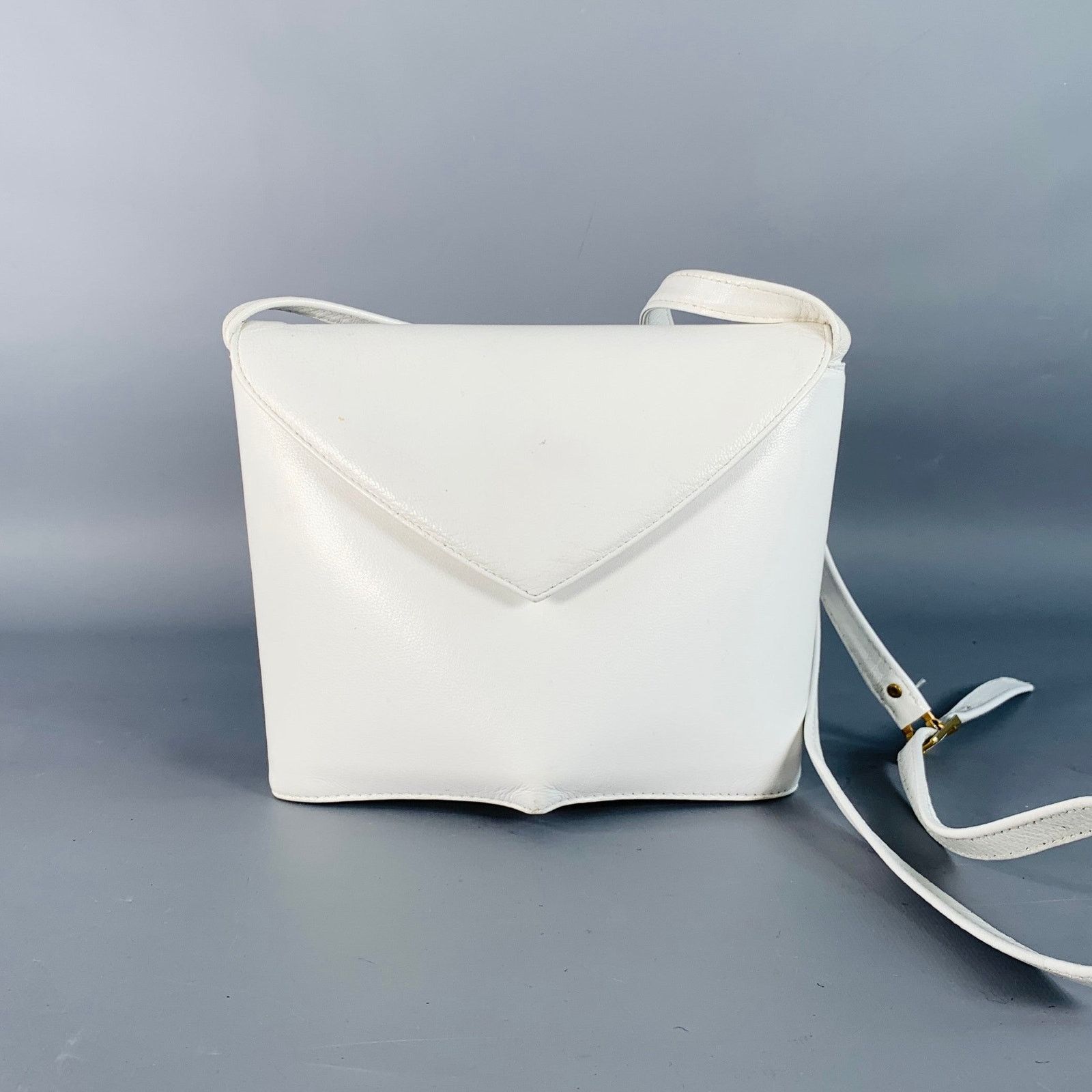 Other Vintage One Size White Leather Crossbody Handbag Size ONE SIZE - 1 Thumbnail