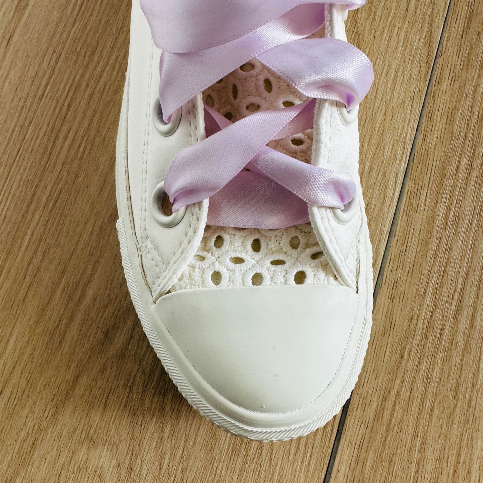 Converse ⭐Converse Ctas Lift OX Low 7 Womens Shoes Satin Embroidered Size US 7 / IT 37 - 13 Thumbnail