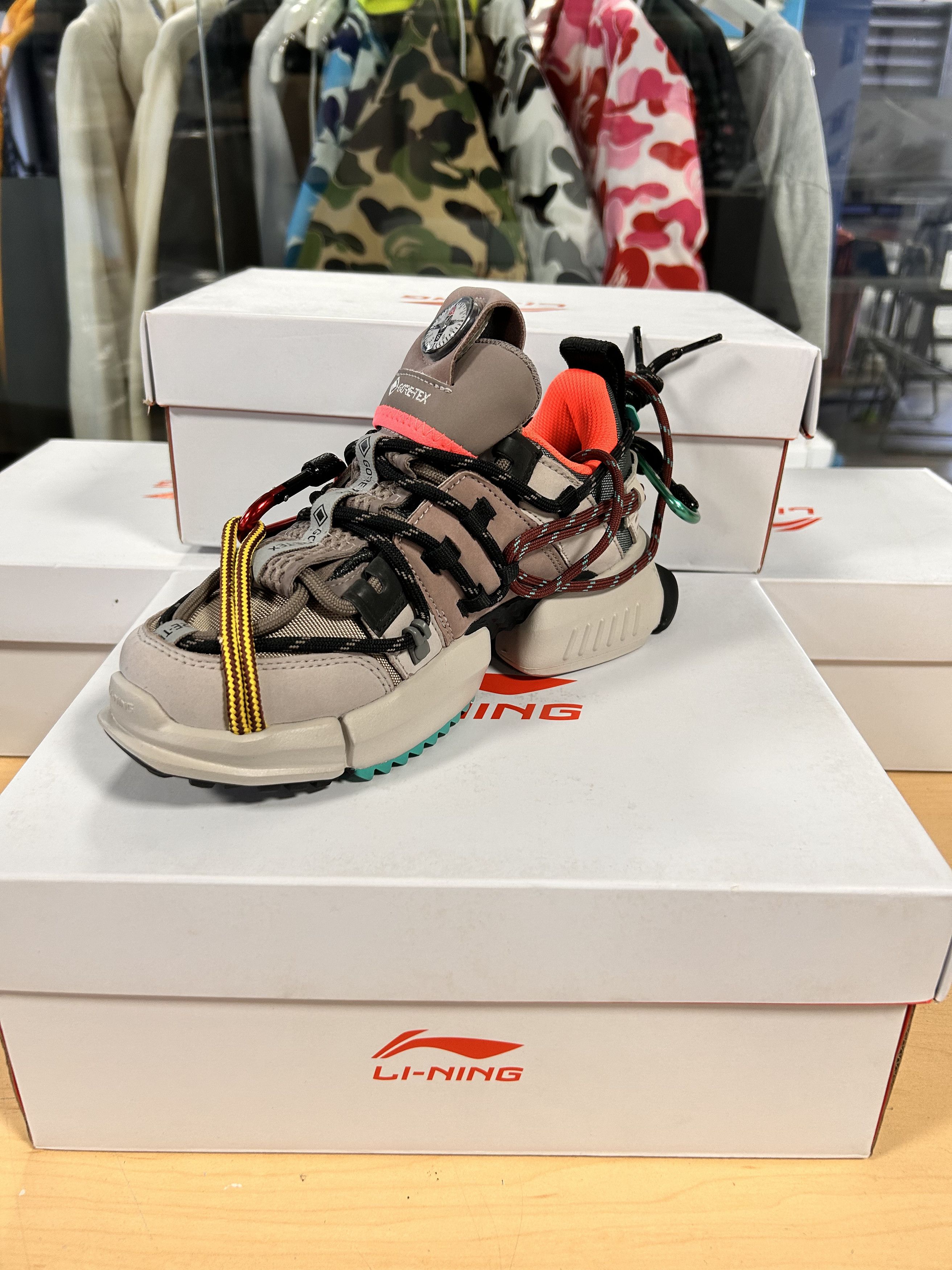 Li-Ning Li-Ning Titan Gore-Tex Size US 8 / IT 38 - 2 Thumbnail