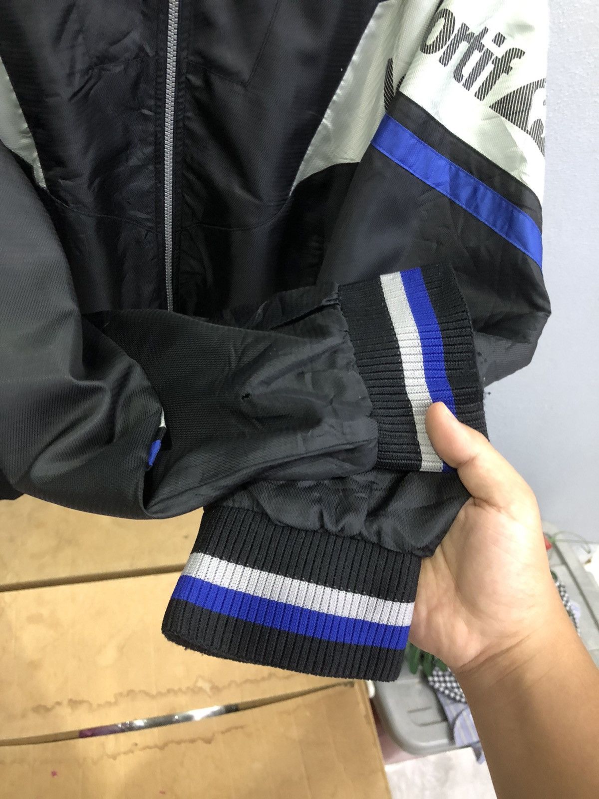 Le Coq Sportif Vintage 90s Le Coq Sportif Windbreaker Hidden Hood Size US L / EU 52-54 / 3 - 5 Thumbnail