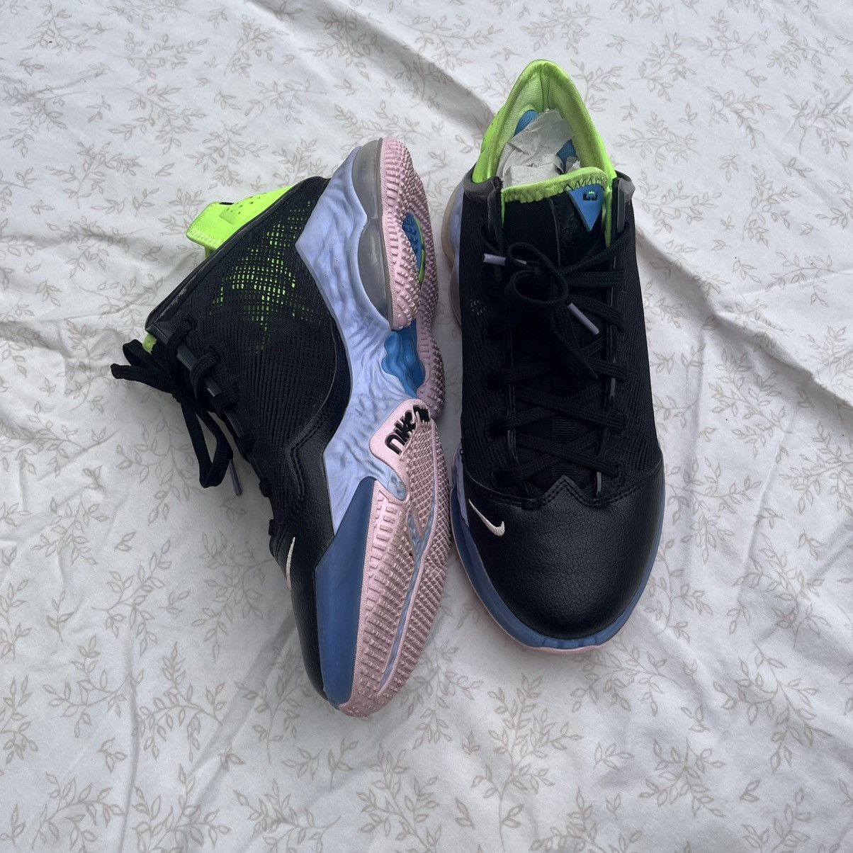 Nike Size 7 - Nike LeBron 19 Low Ghost Green Size US 7 / EU 40 - 3 Thumbnail