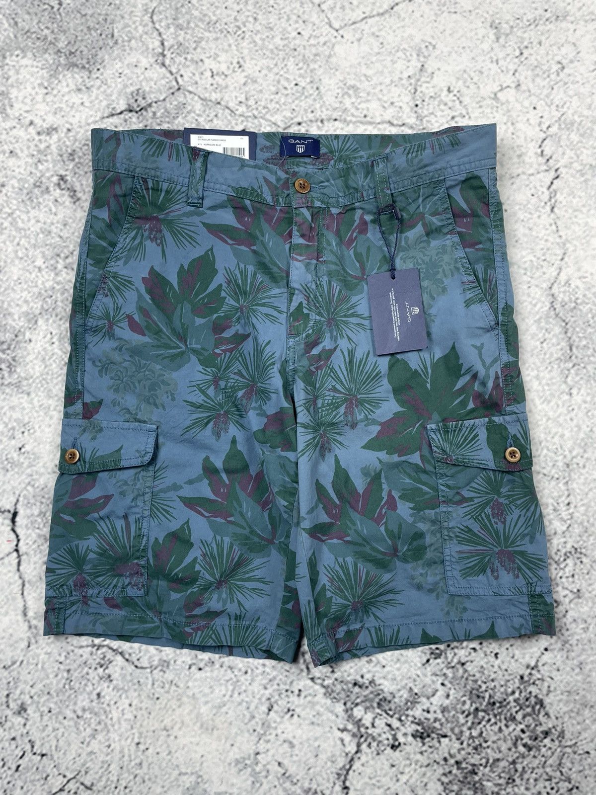 Gant (Men’s) GANT W31 – Flower Cargo Shorts, Regular Fit Summer Size US 31 - 1 Thumbnail