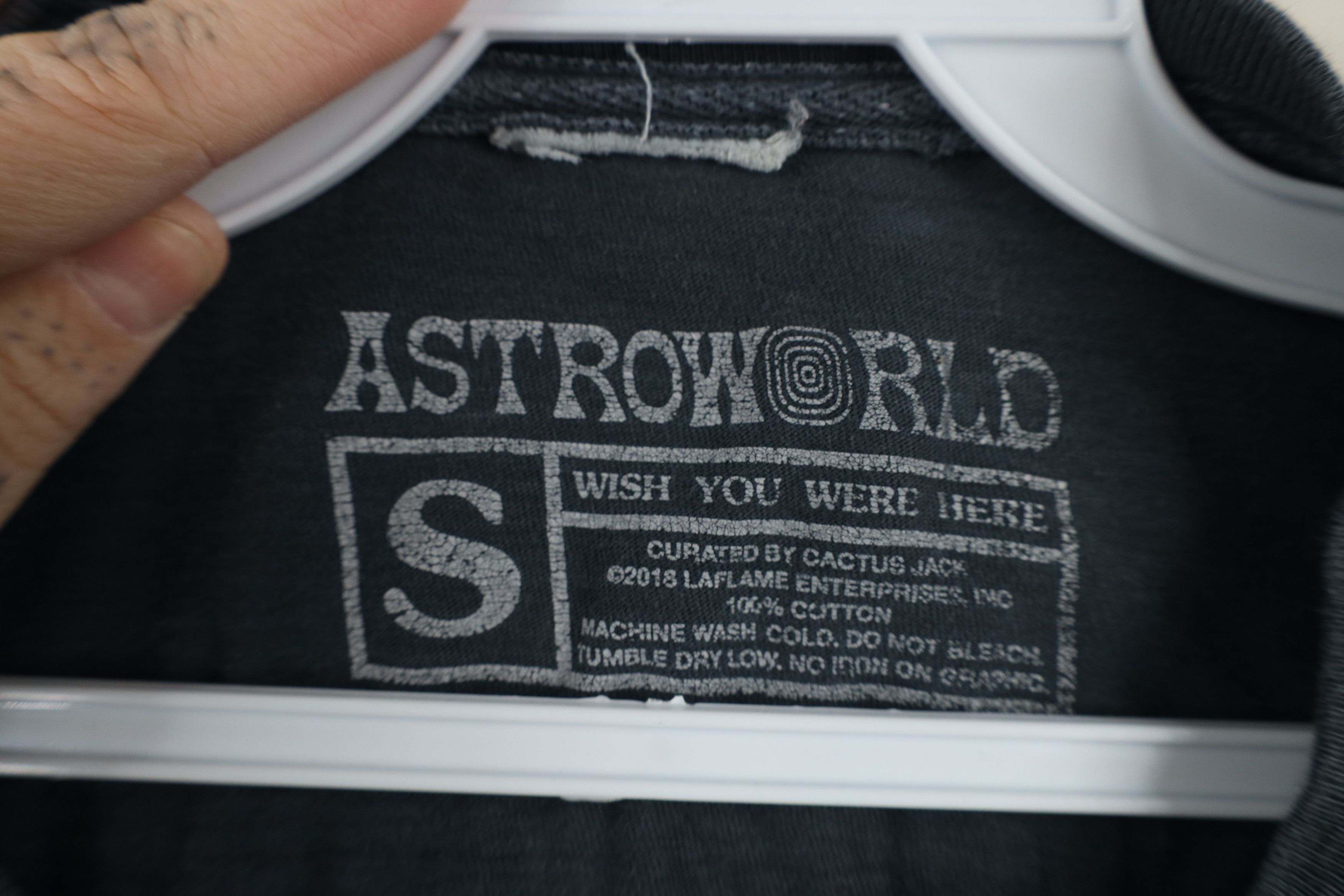 Vintage Astroworld Travis Scott Put On A Happy Face T-Shirt Gray Size US S / EU 44-46 / 1 - 7 Thumbnail