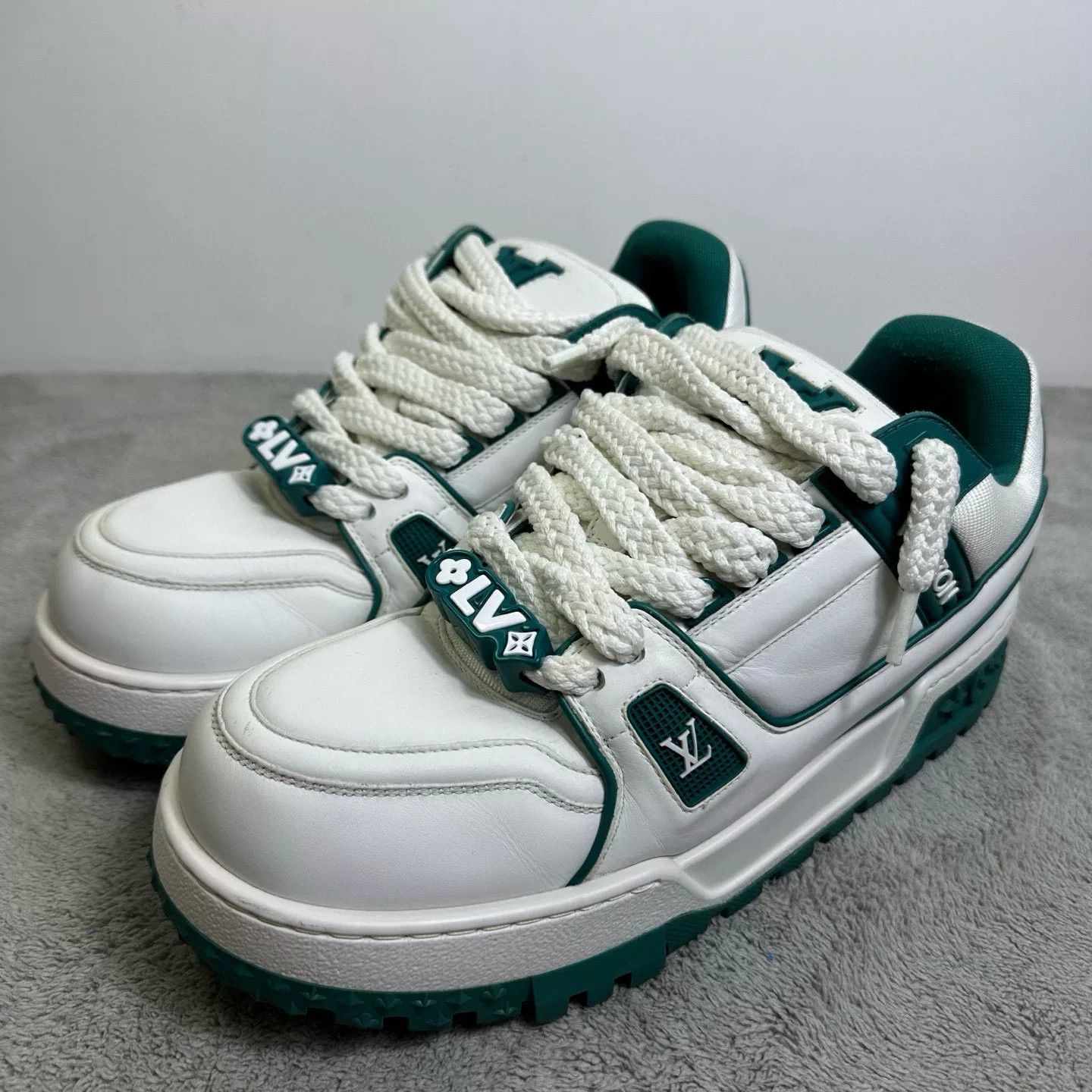 Louis Vuitton Louis Vuitton Training Lowtop Sneakers 42 Men Size US 9 / EU 42 - 1 Thumbnail