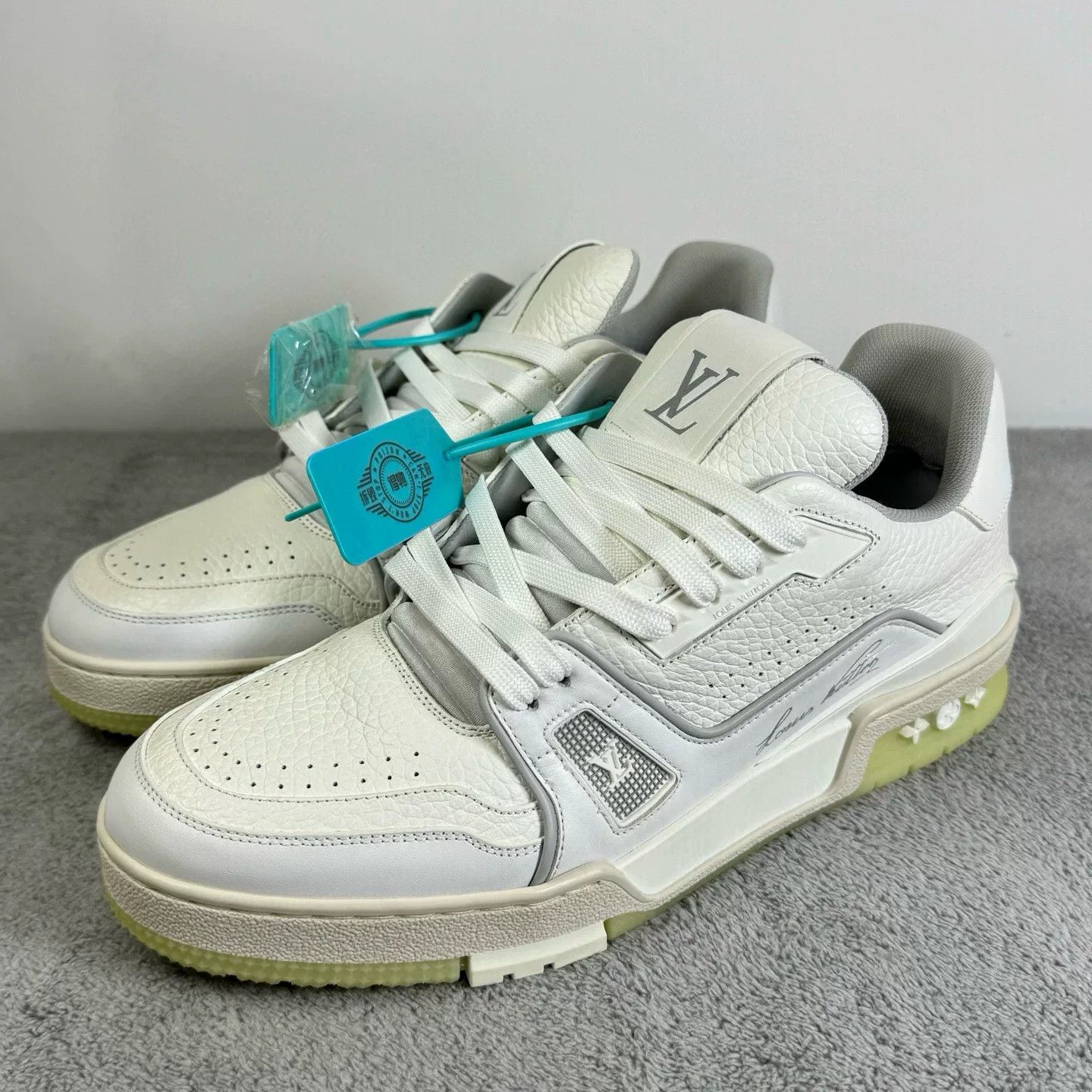 Louis Vuitton Louis Vuitton Training White Lowtop Sneakers 40 Men Size US 7.5 / EU 40-41 - 1 Thumbnail