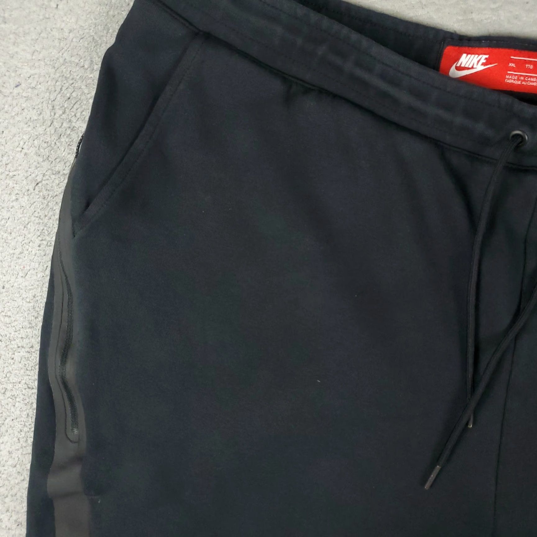 Nike Nike Shorts Mens 2XL Black Swoosh Running Training Active Sweat Shorts Nike Shorts Men 2XL Black Swoosh Sports Sweat Size US 39 - 2 Thumbnail