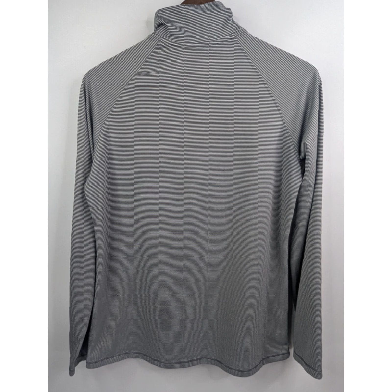 Under Armour Under Armour Womens Pullover 1/4 Zip HeatGear Long Sleeve Striped Mock Neck Medium Gray Size M / US 6-8 / IT 42-44 - 3 Thumbnail