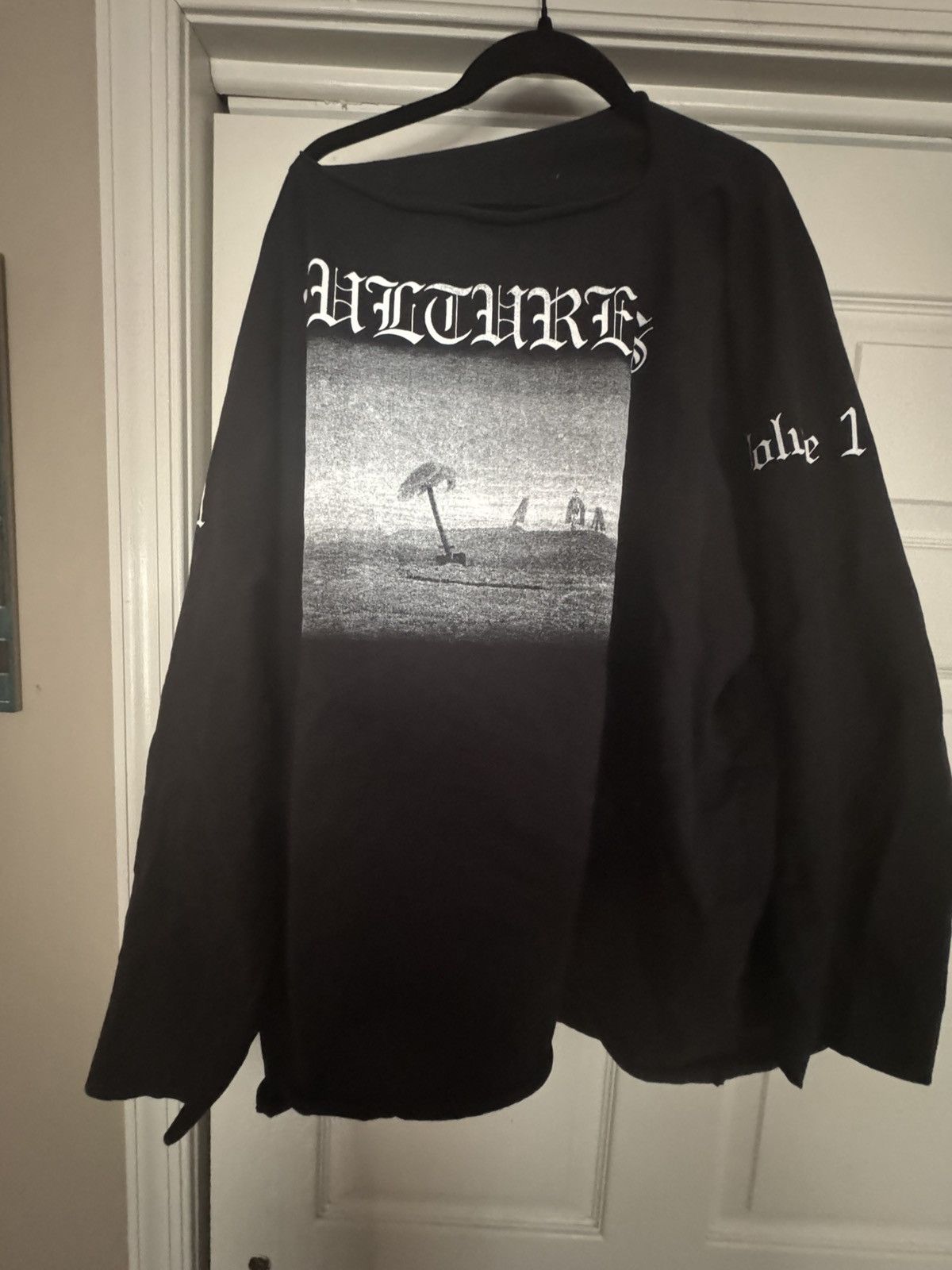 Yeezy Yeezy Vulture Black Longsleeve Size US L / EU 52-54 / 3 - 1 Thumbnail