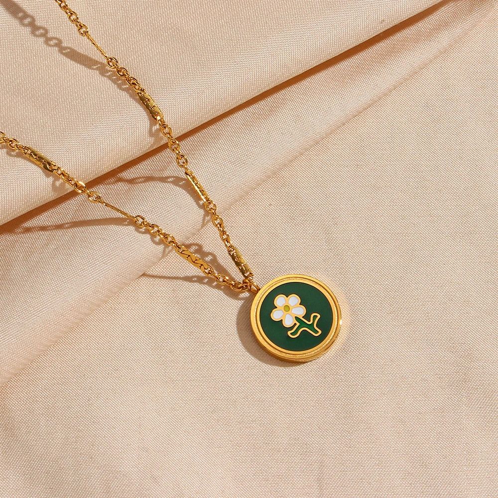 Jewelry × Vintage Cute Enamel Green Coin Flower Design Pendant Necklace Size ONE SIZE - 4 Thumbnail